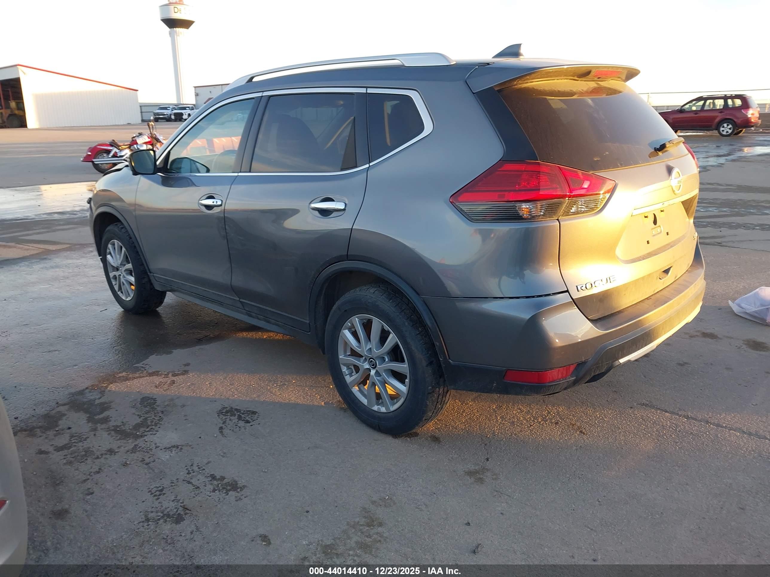 NISSAN ROGUE image 3