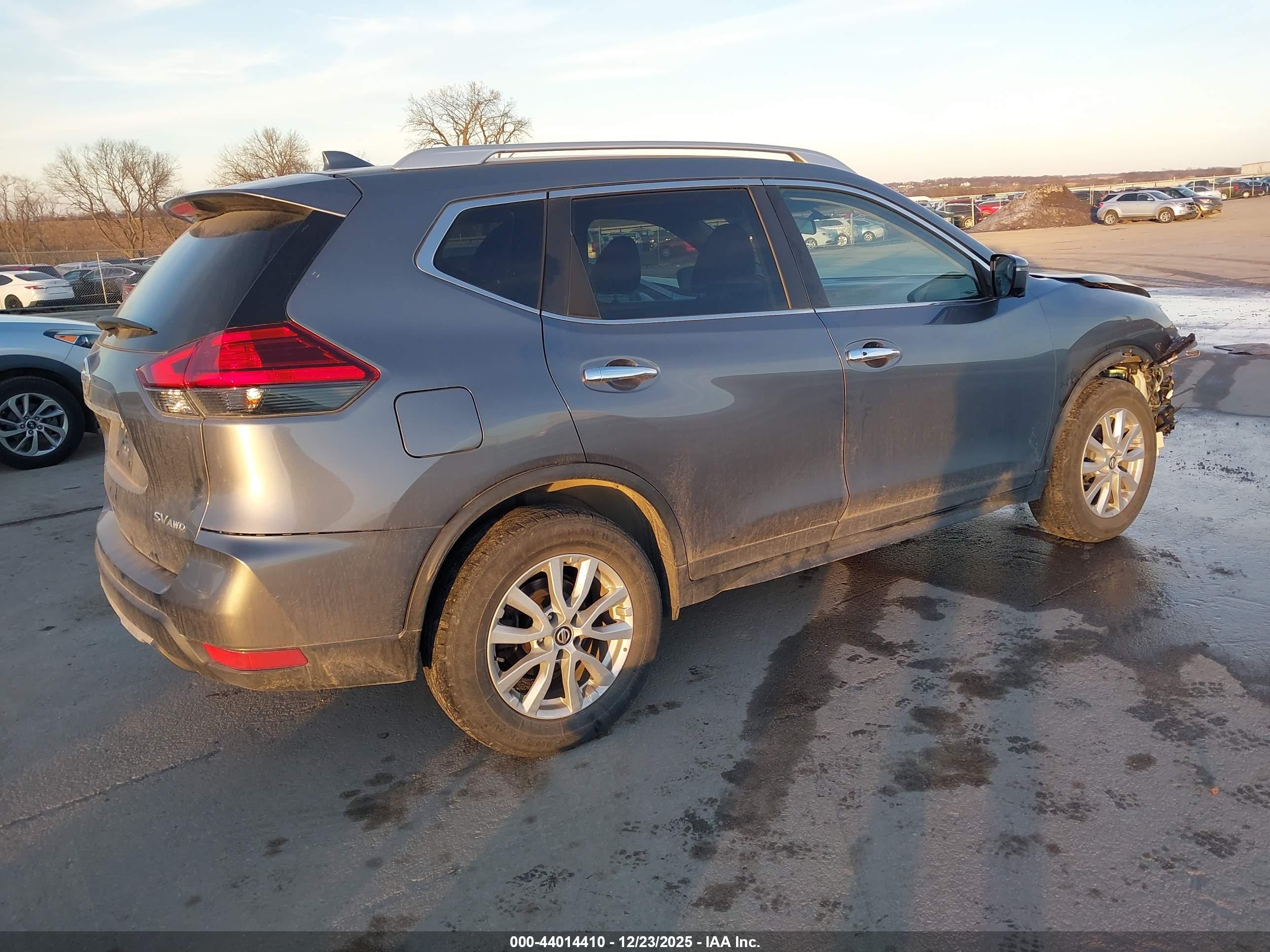 NISSAN ROGUE image 4