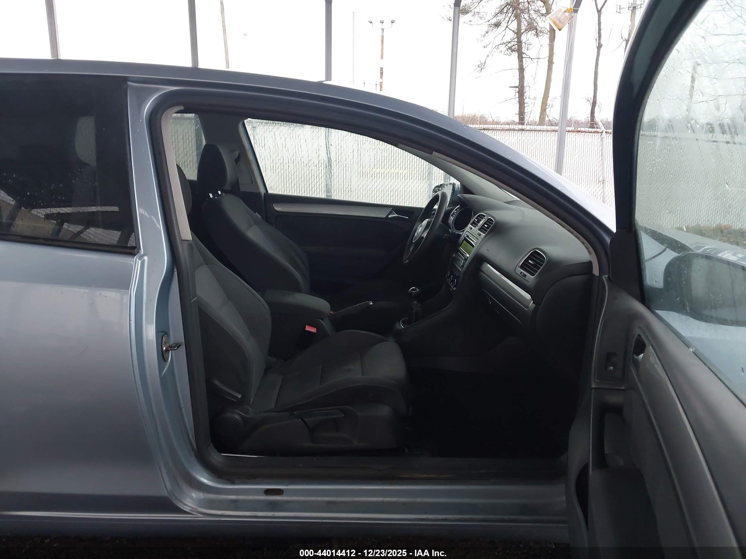 VOLKSWAGEN GOLF image 5