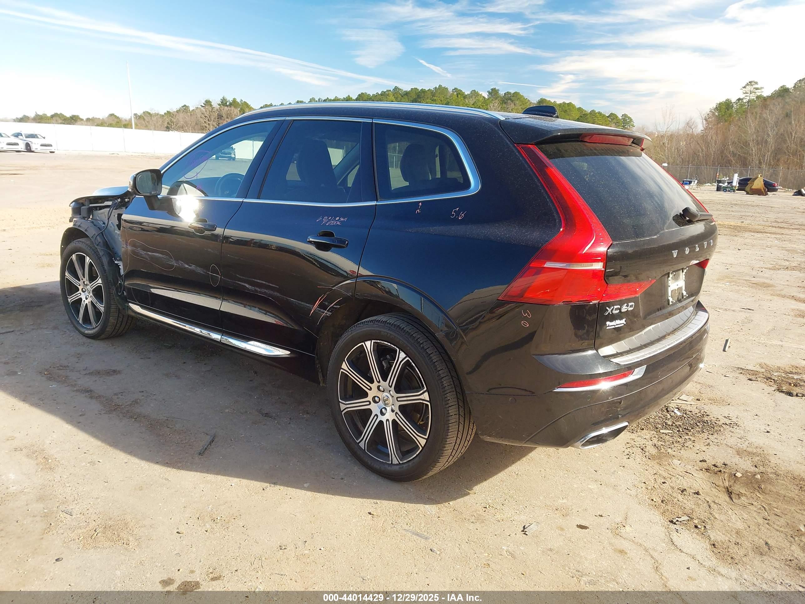 VOLVO XC60 image 3