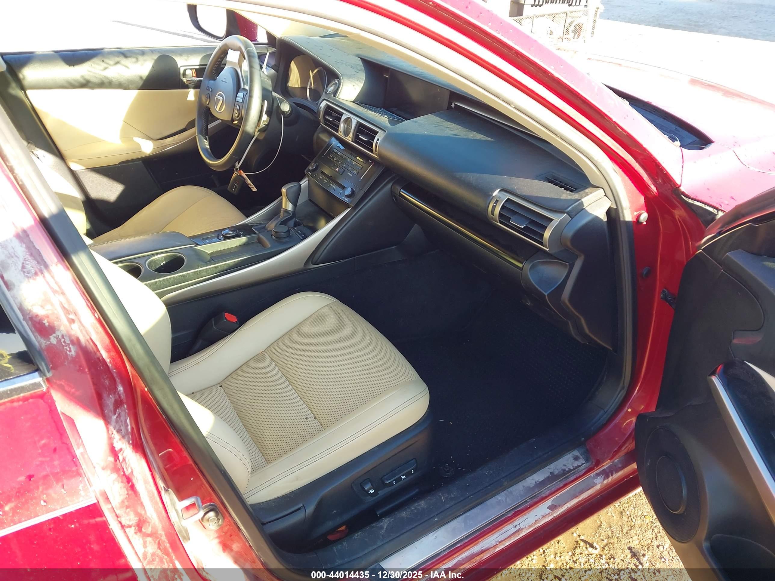 LEXUS IS image 5