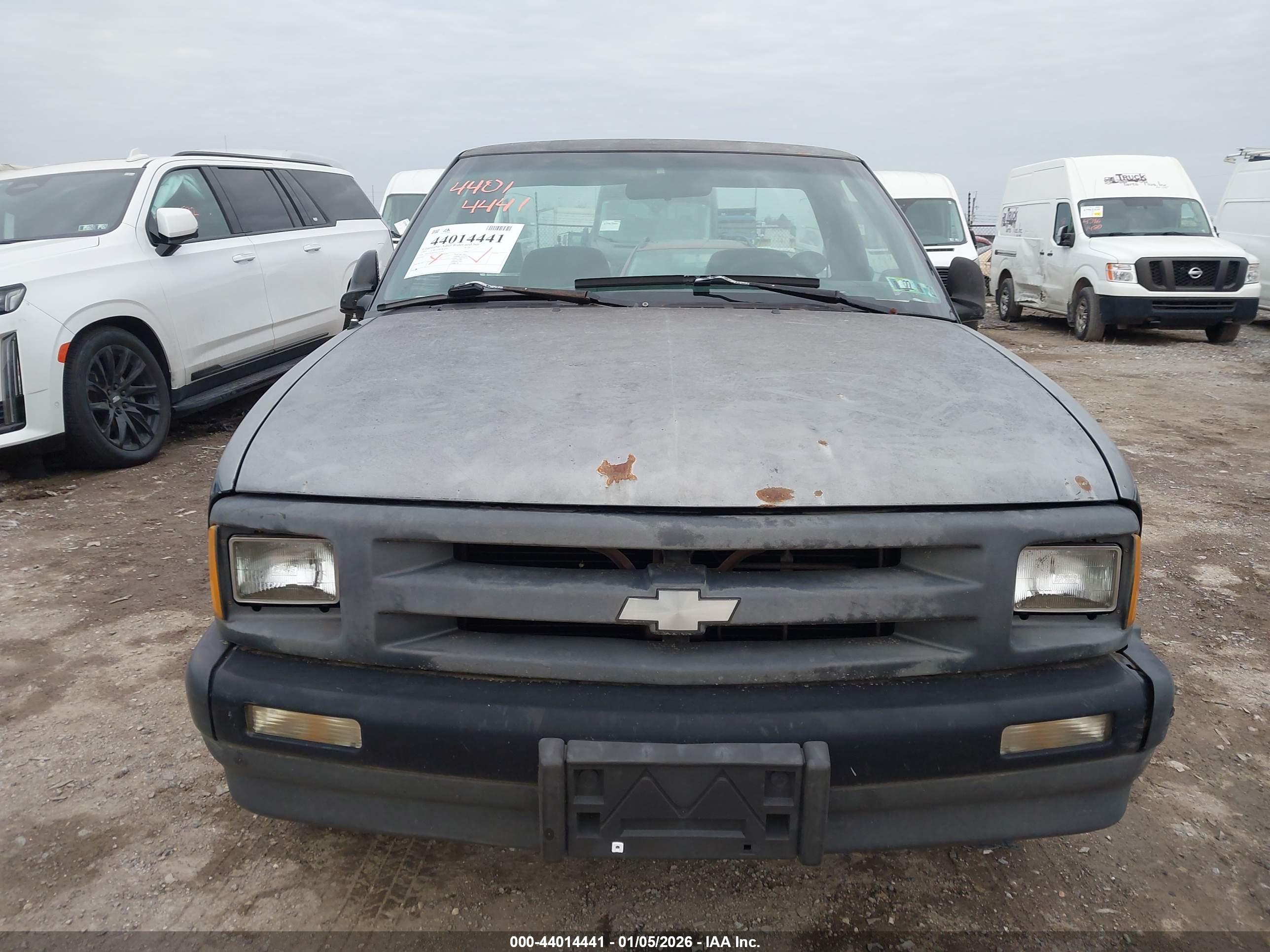 CHEVROLET S-10 image 6