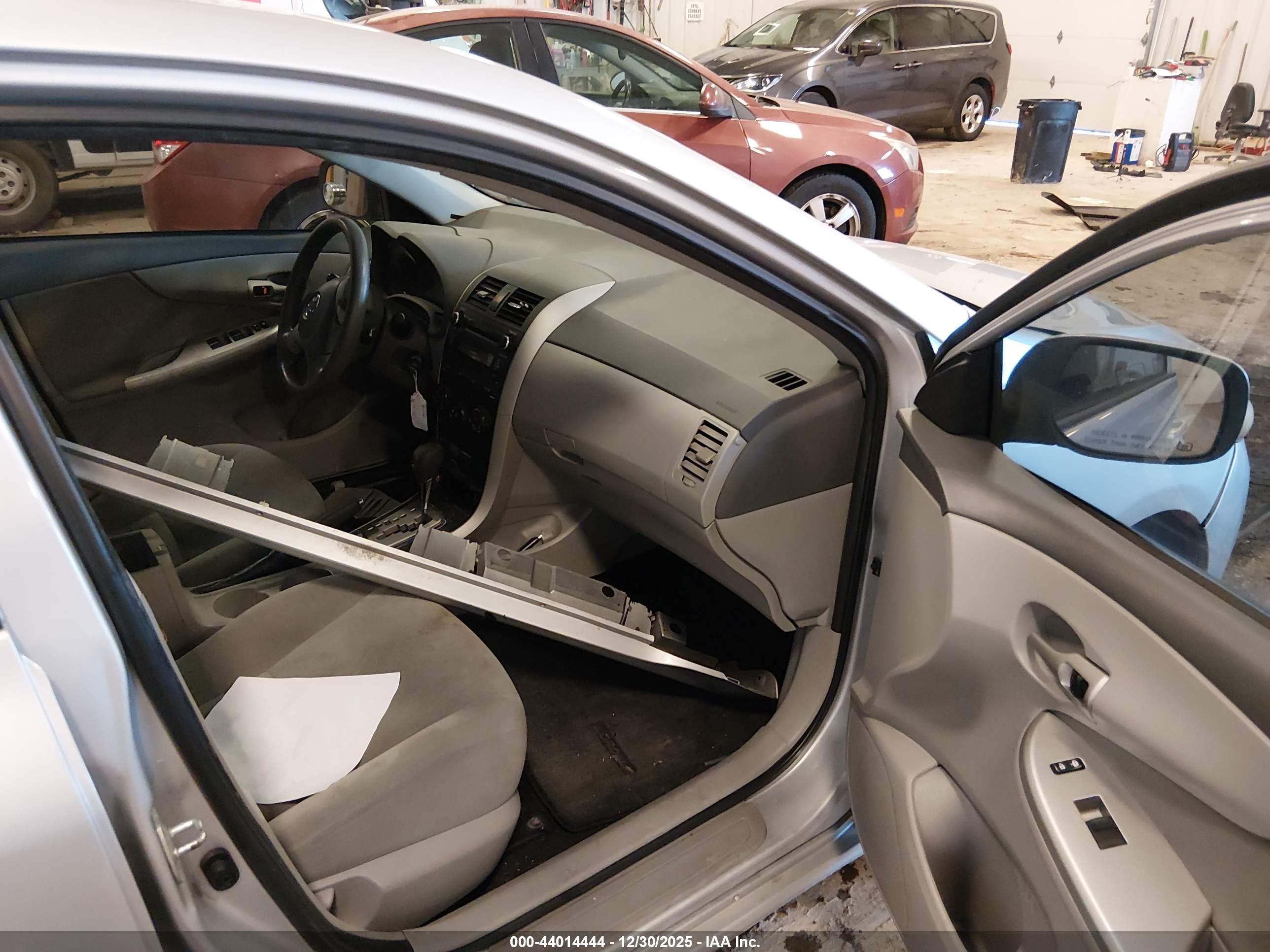 TOYOTA COROLLA image 5