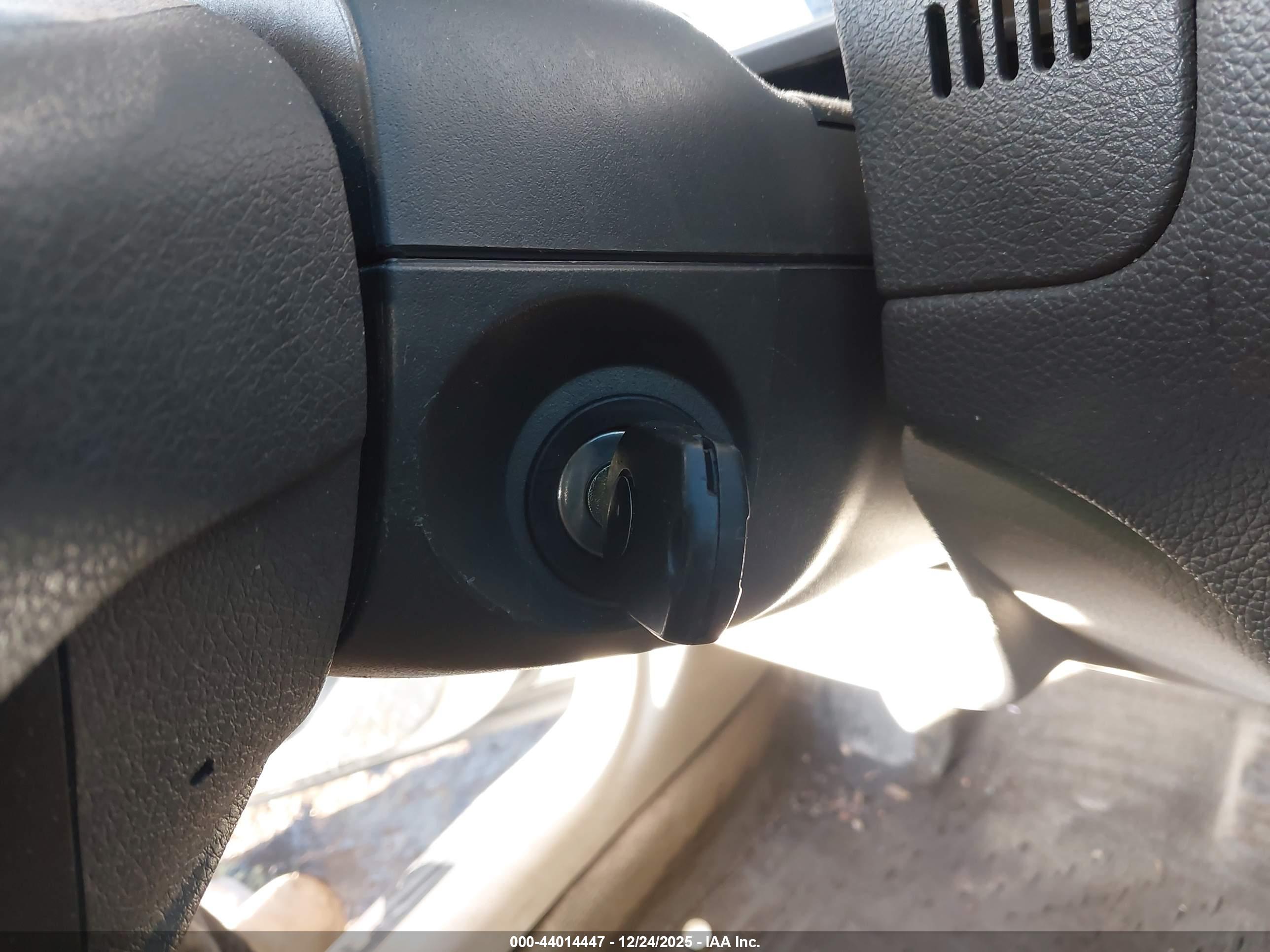 FORD FUSION image 11