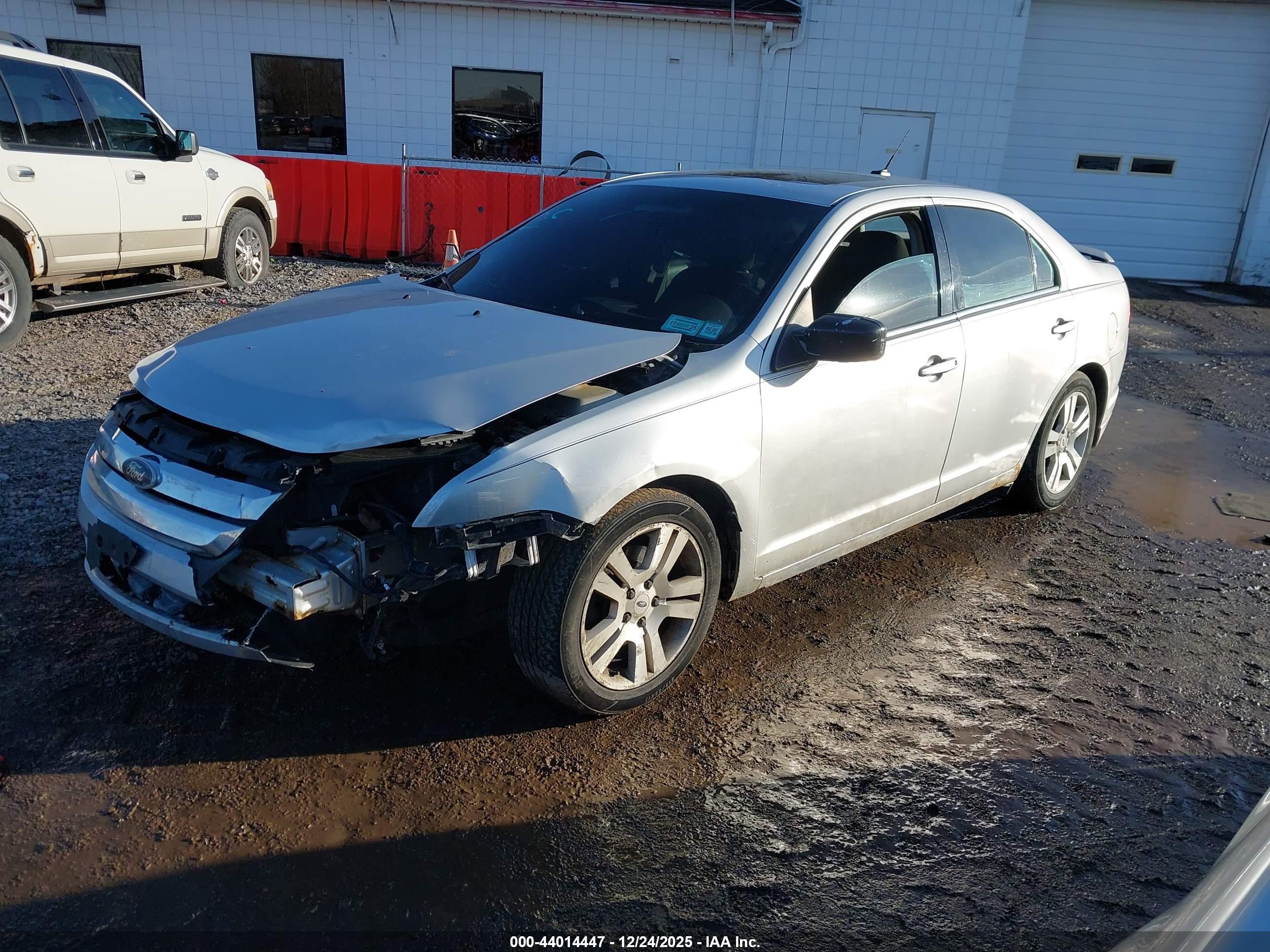 FORD FUSION image 2