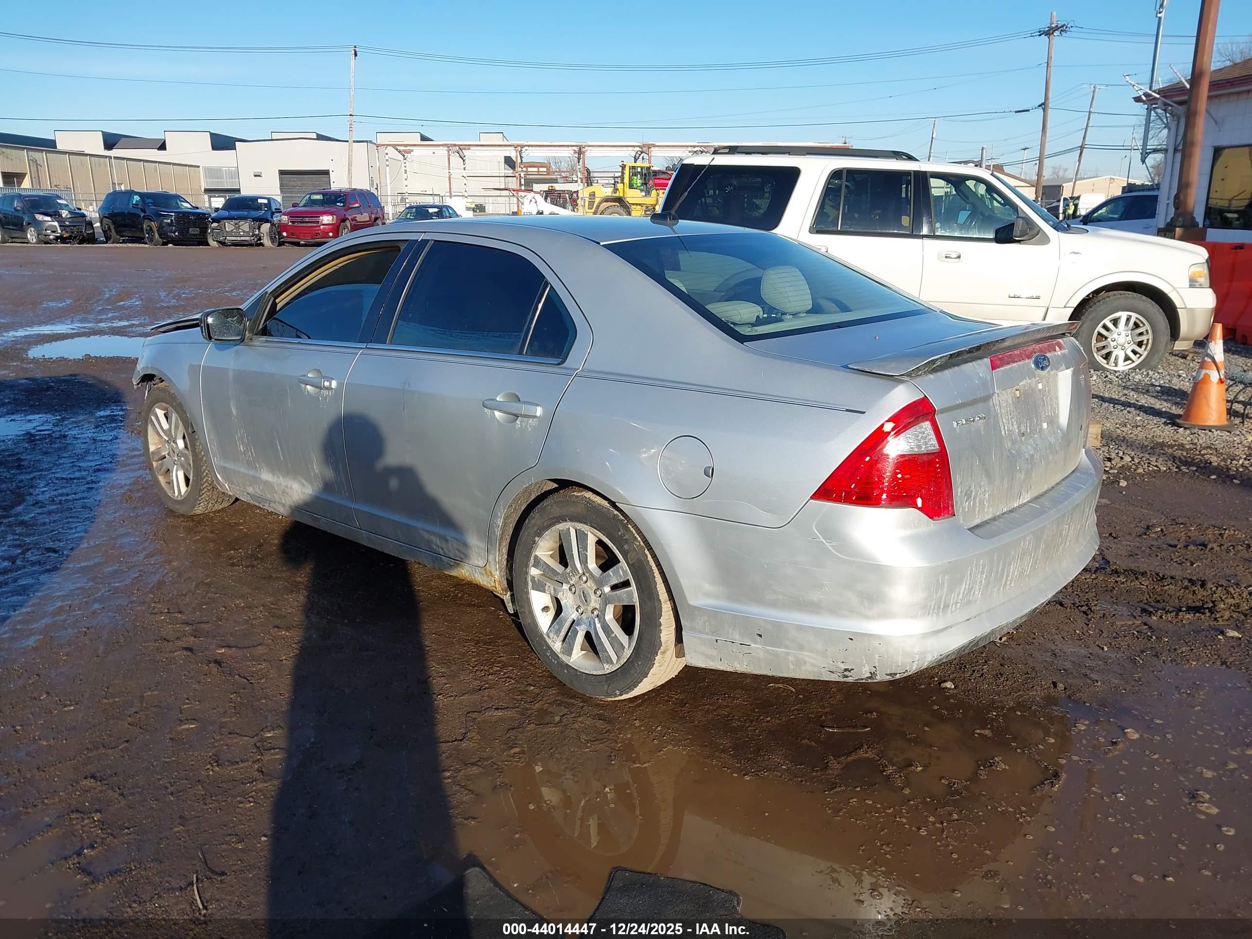 FORD FUSION image 3
