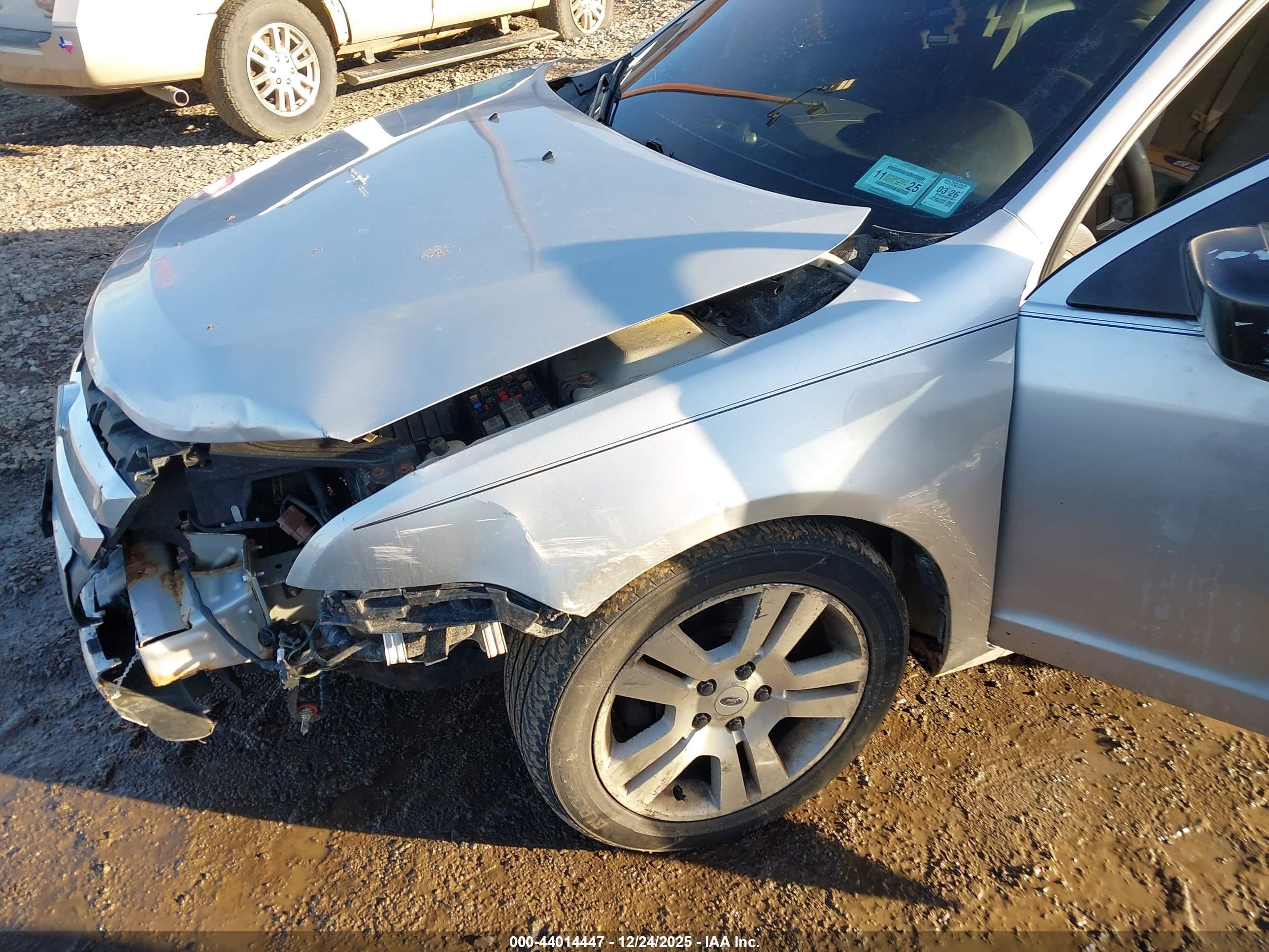 FORD FUSION image 6