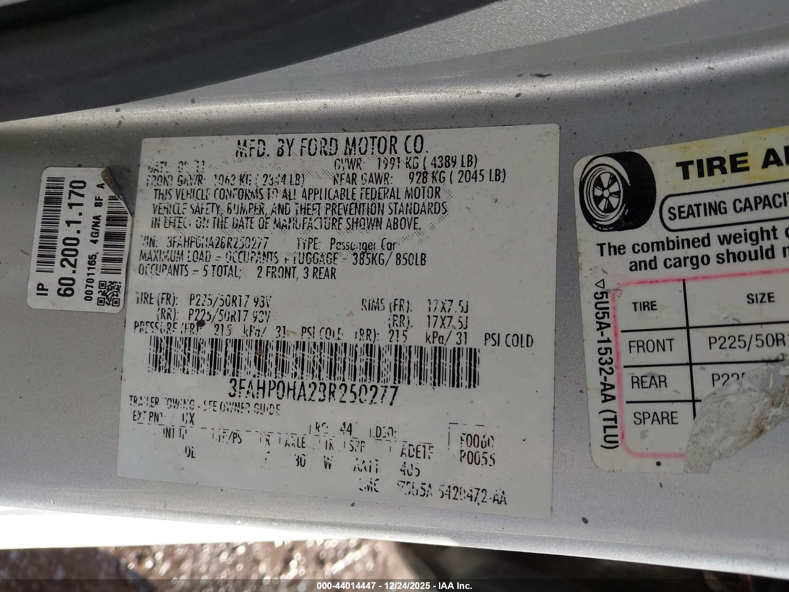 FORD FUSION image 9