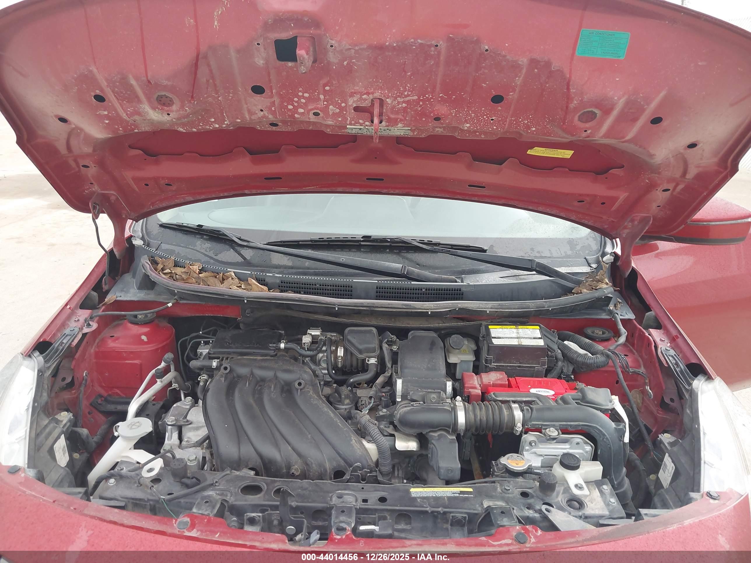 NISSAN VERSA image 10