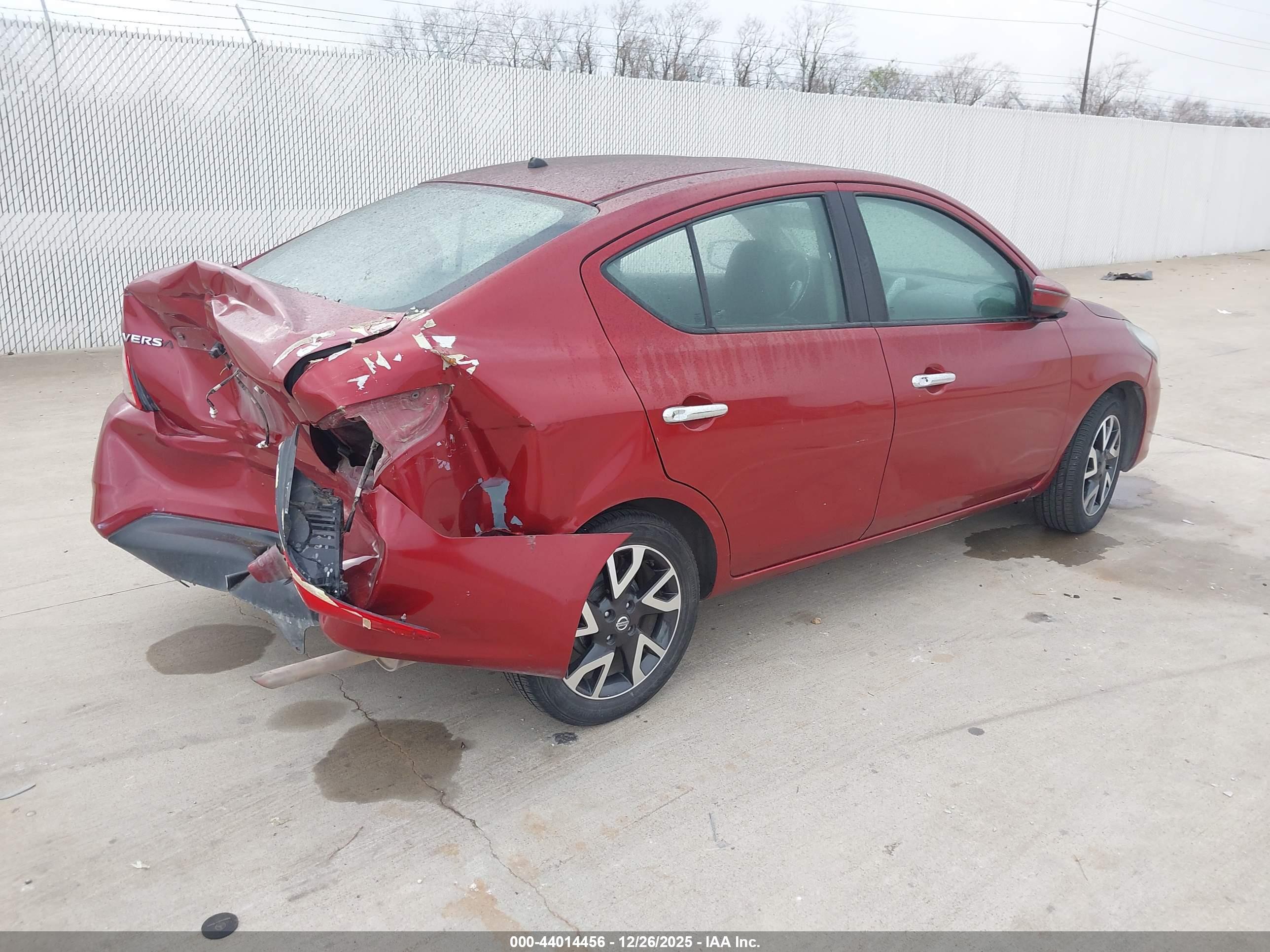 NISSAN VERSA image 4