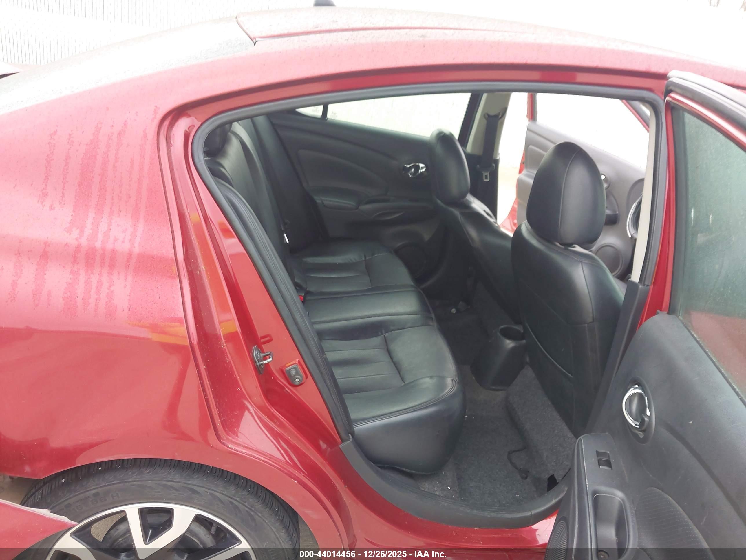 NISSAN VERSA image 8