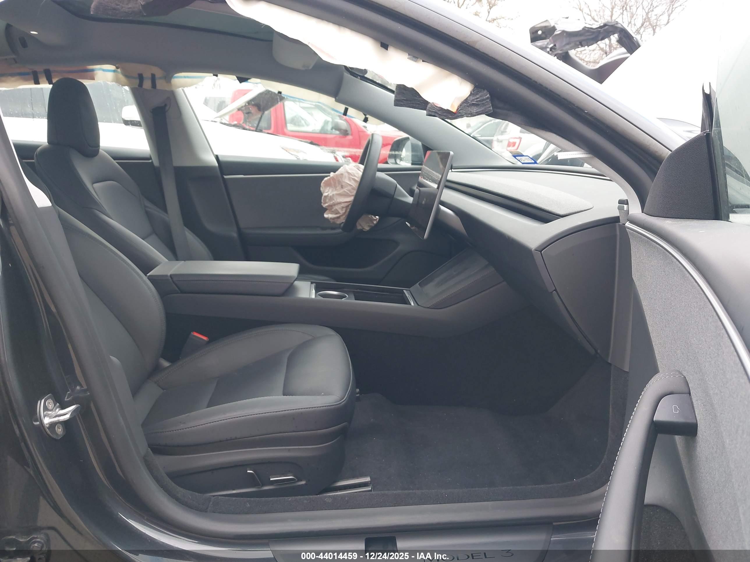TESLA MODEL image 5