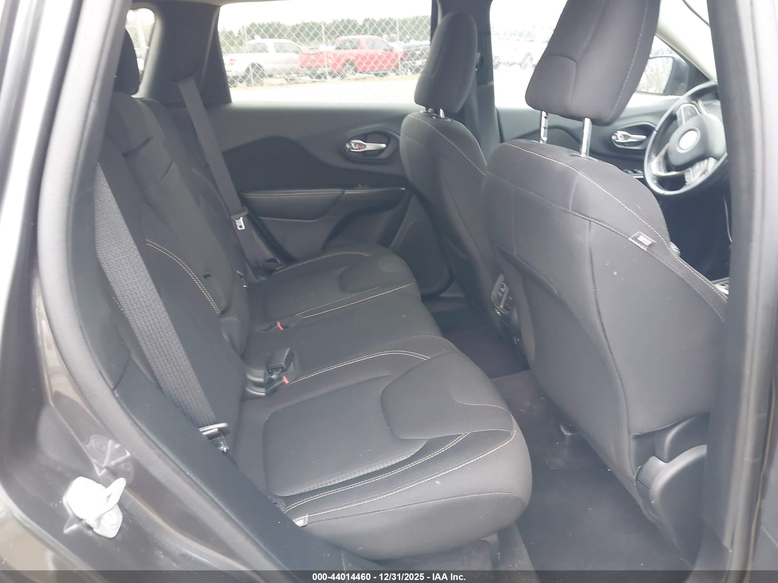JEEP CHEROKEE image 8