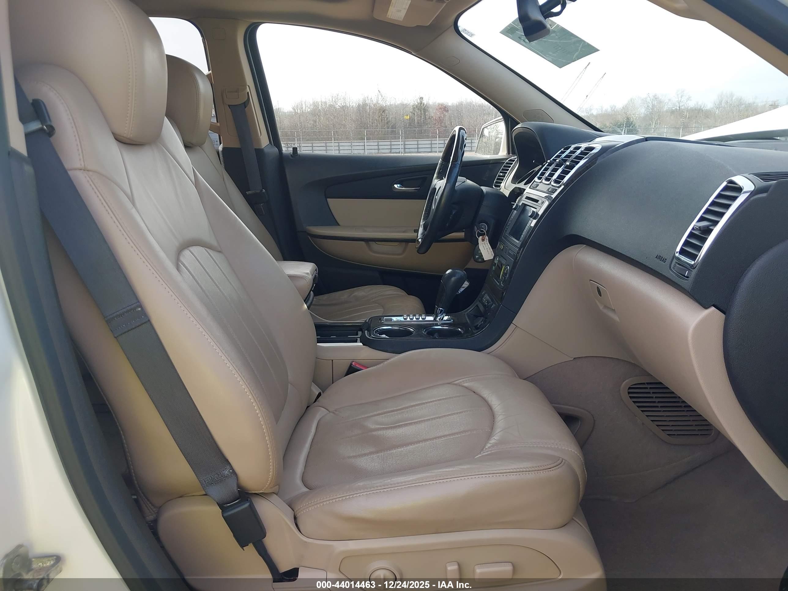 GMC ACADIA image 5