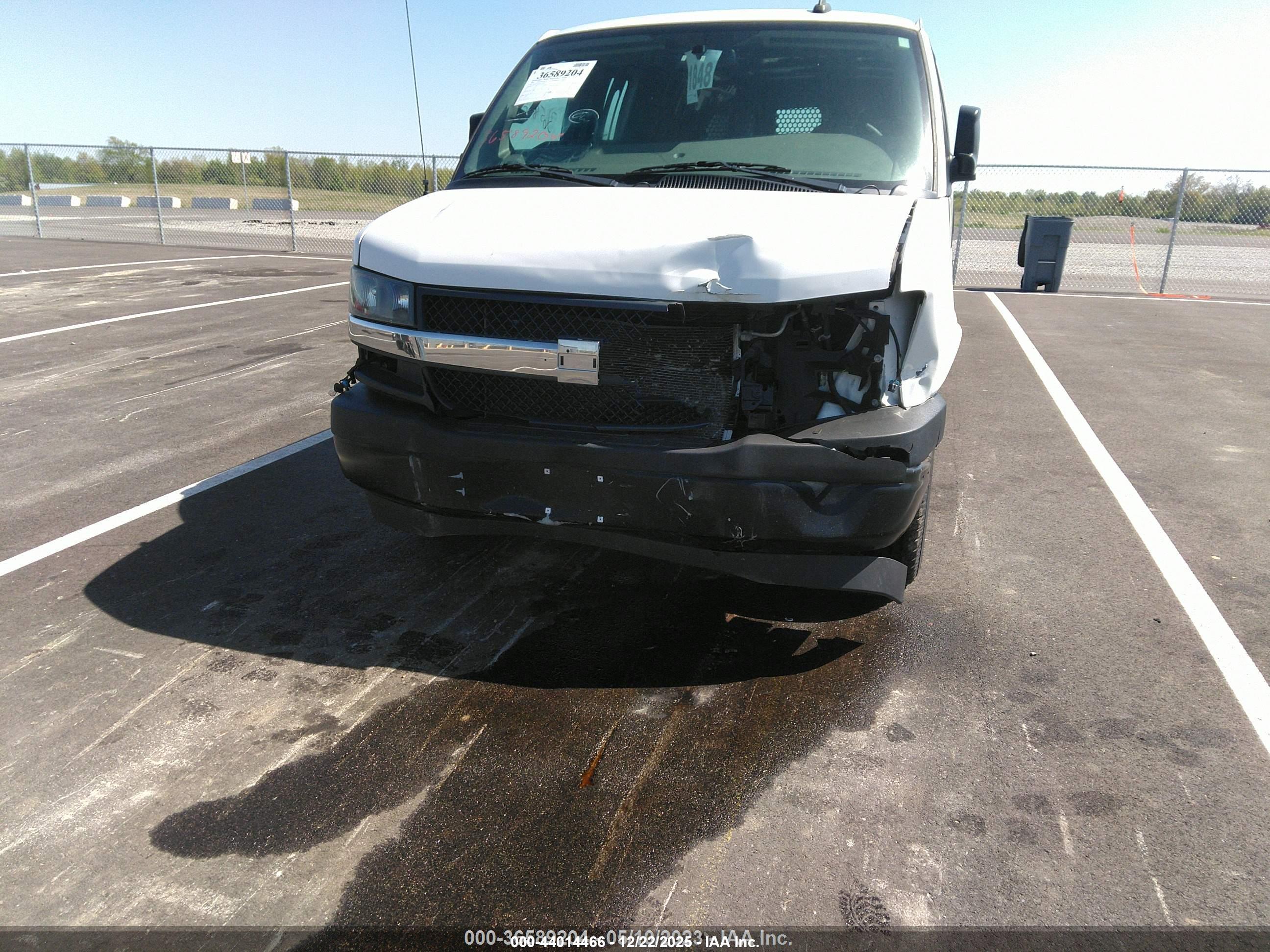 CHEVROLET EXPRESS image 6