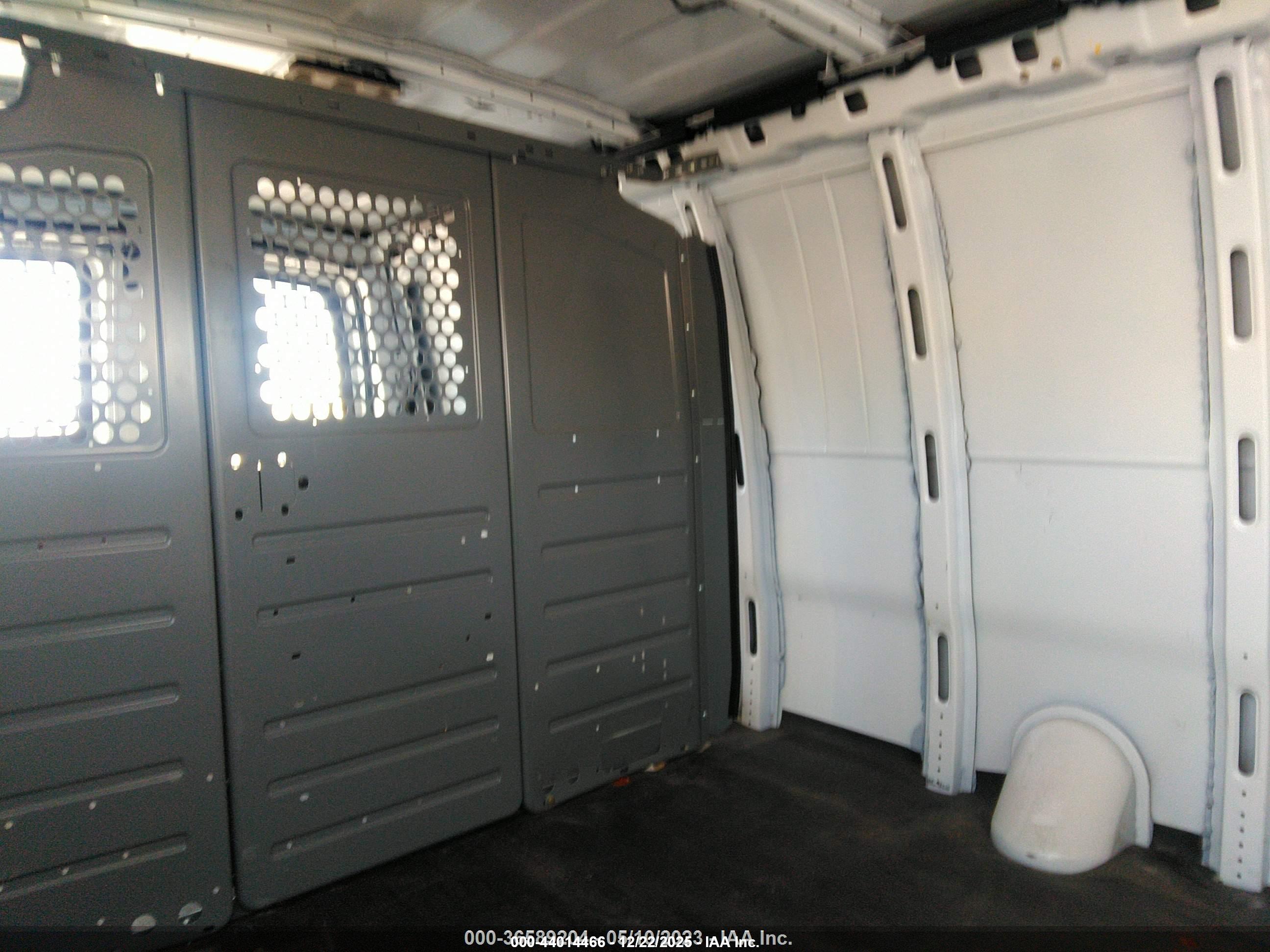 CHEVROLET EXPRESS image 8