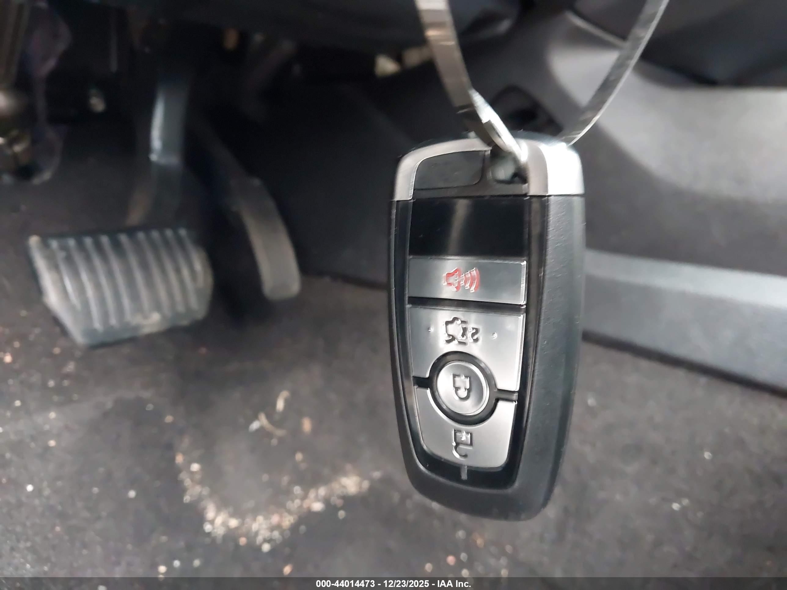 FORD FUSION image 11