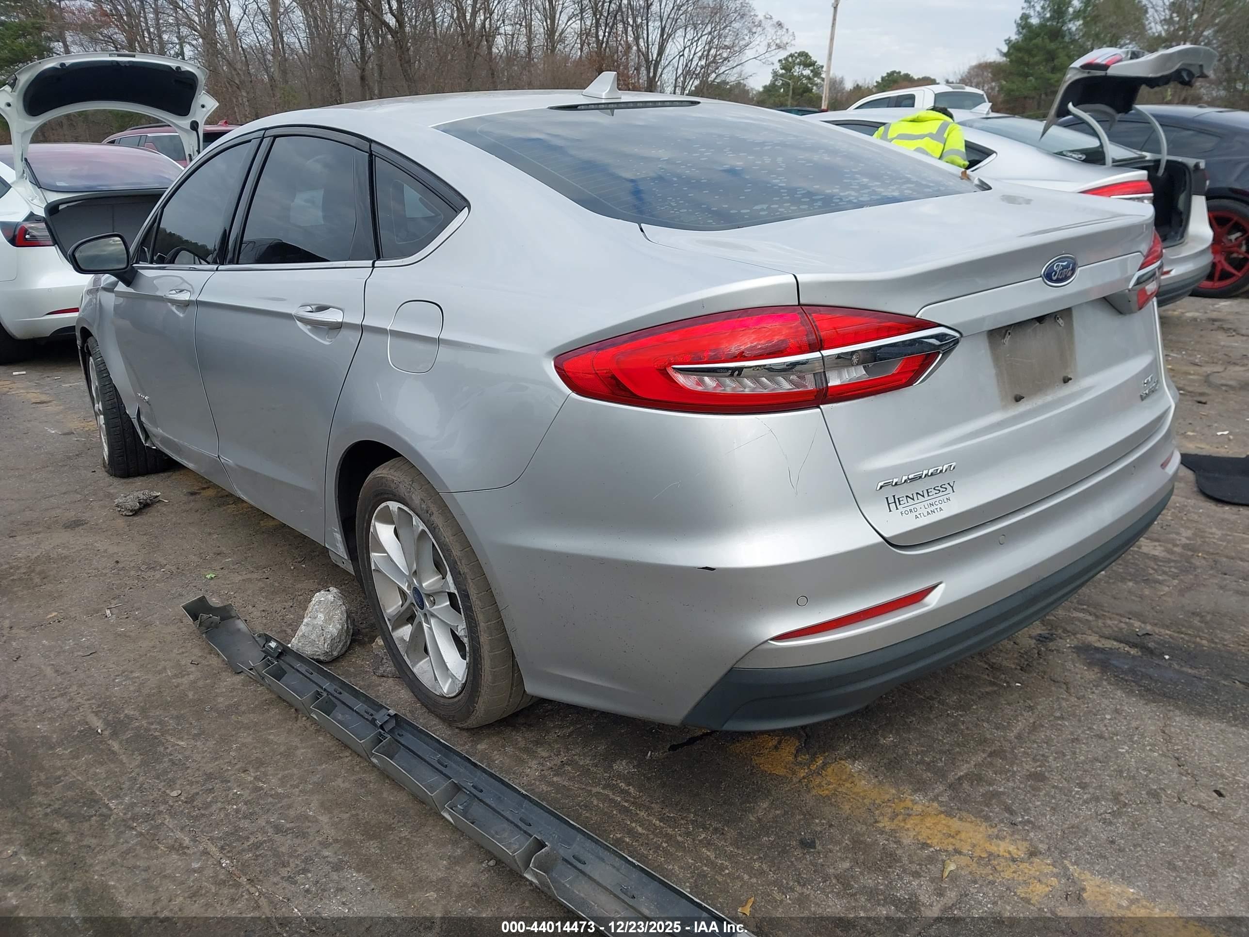 FORD FUSION image 3