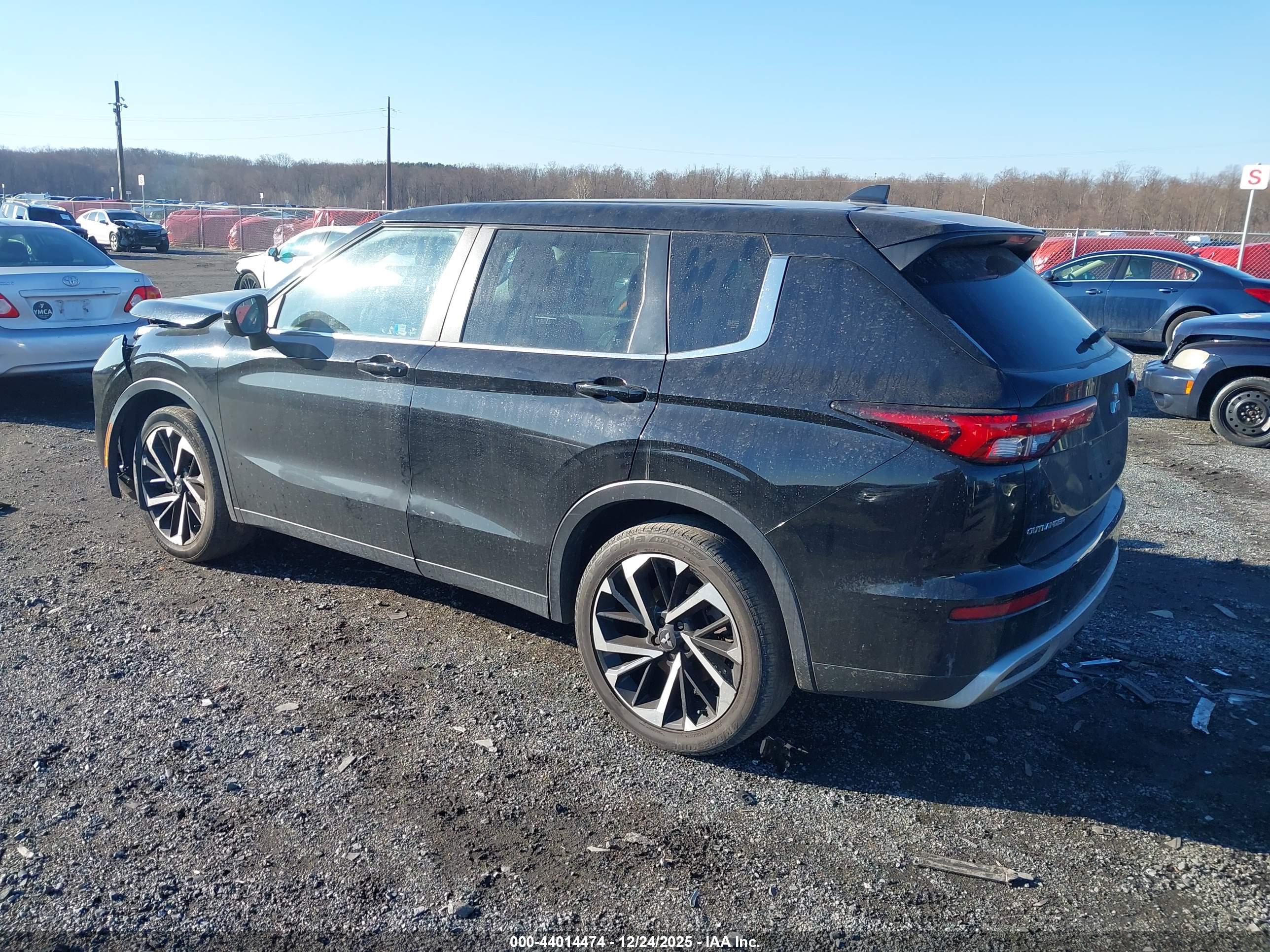 MITSUBISHI OUTLANDER image 3