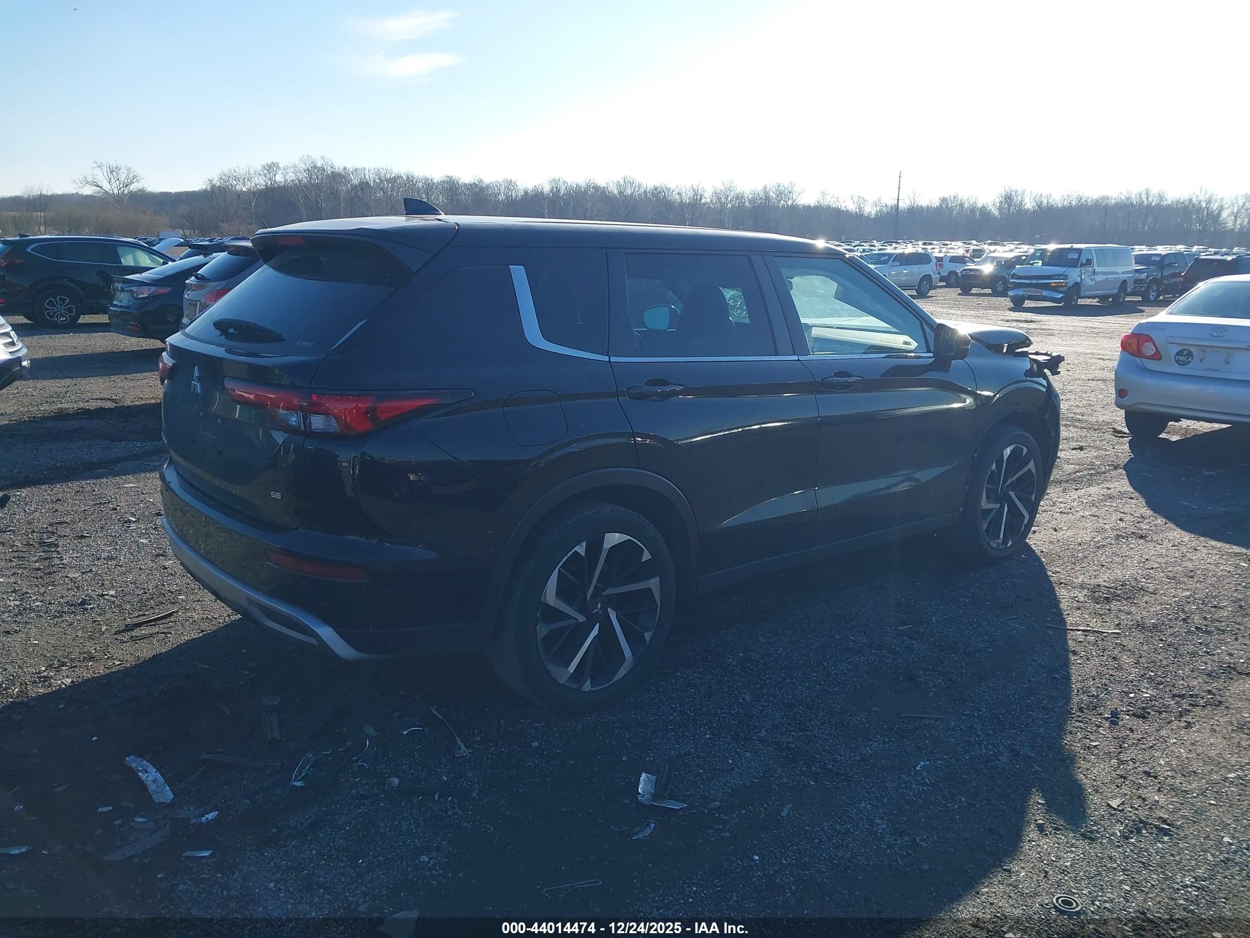 MITSUBISHI OUTLANDER image 4