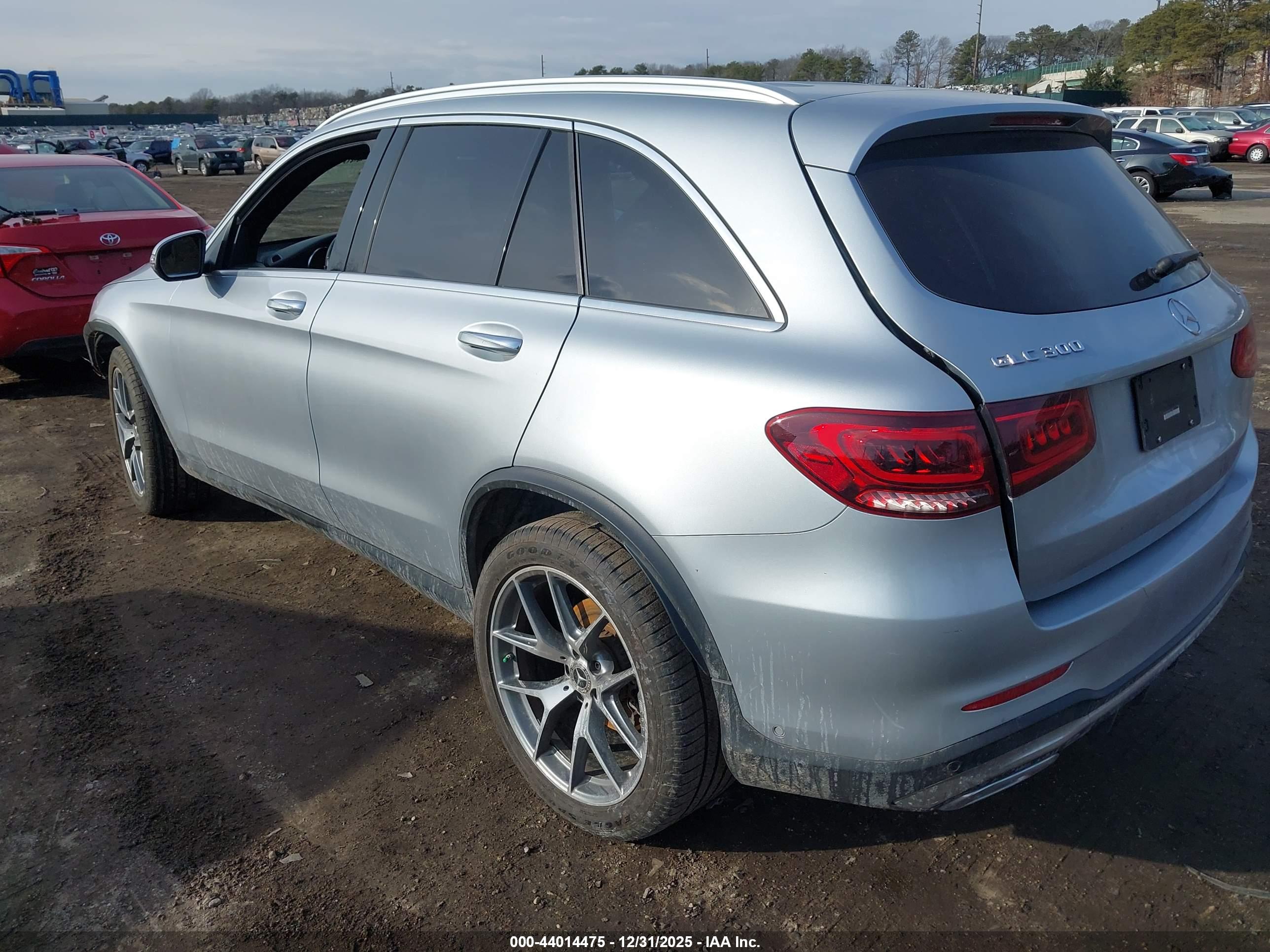 MERCEDES-BENZ GLC image 3