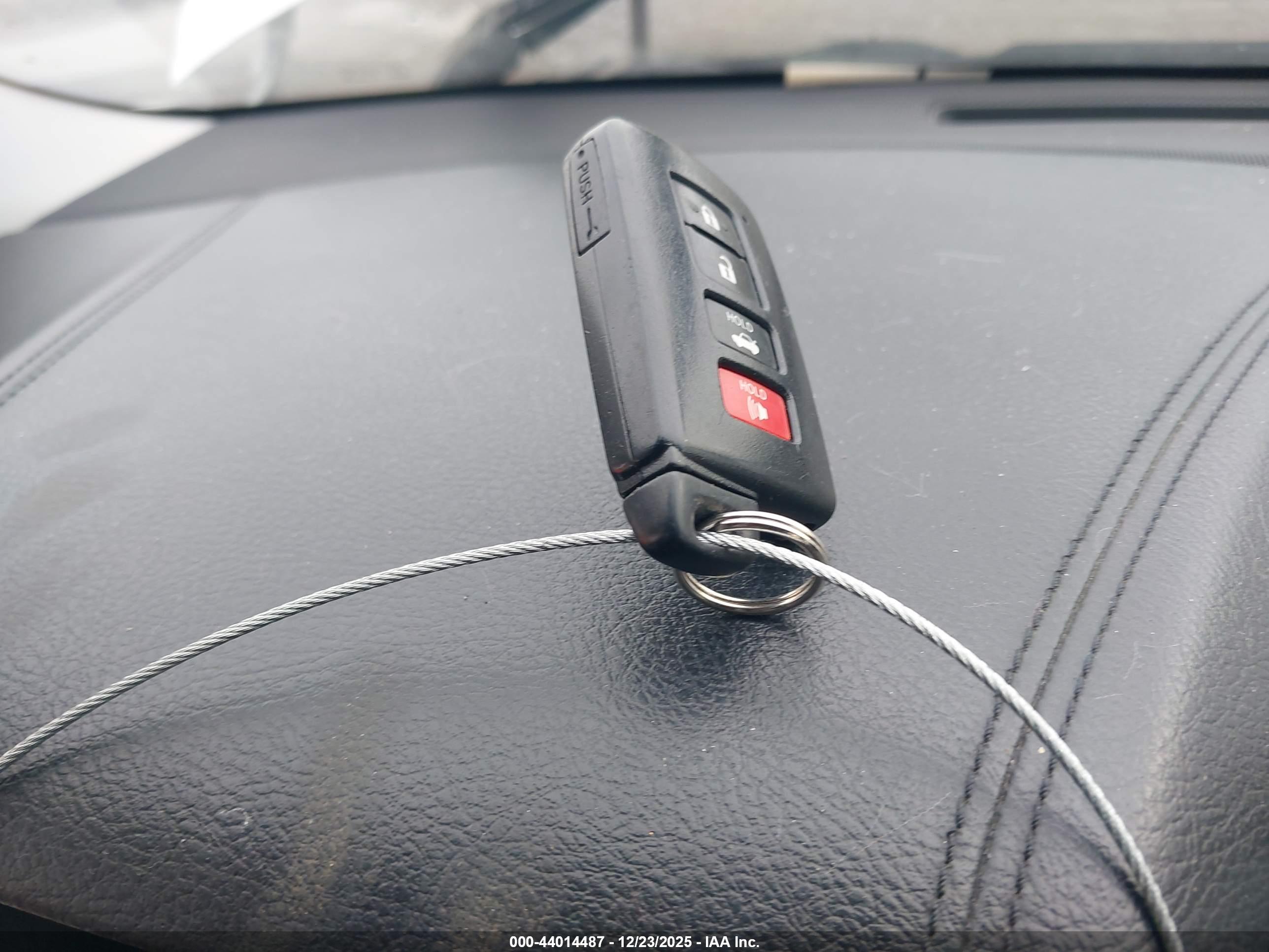 TOYOTA AVALON image 11