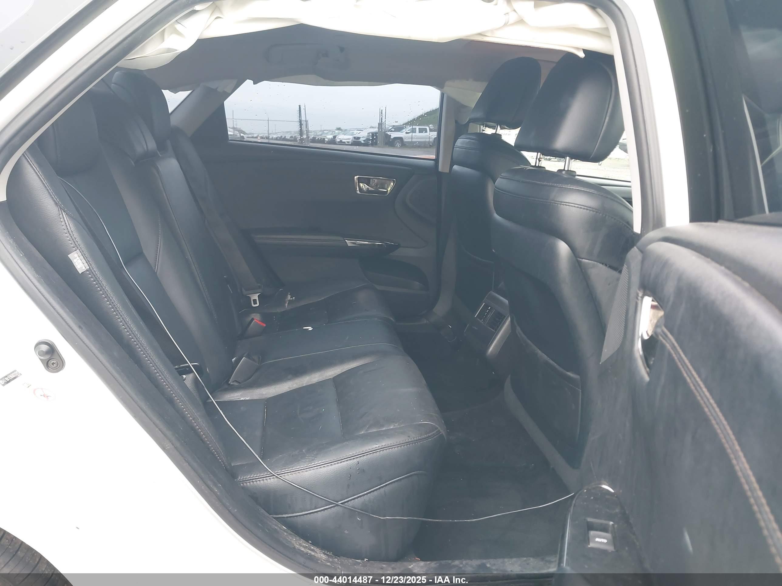 TOYOTA AVALON image 8