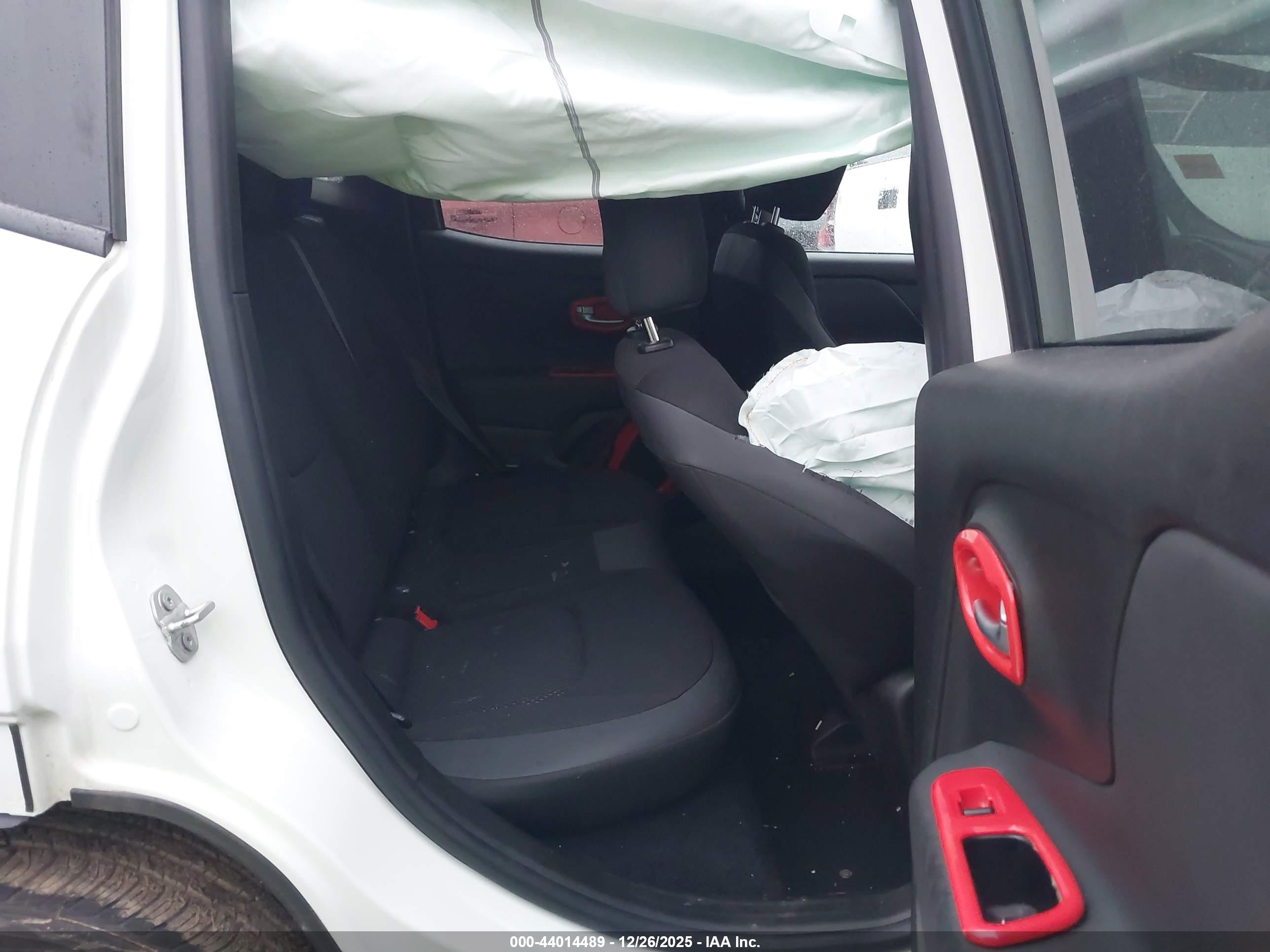 JEEP RENEGADE image 8