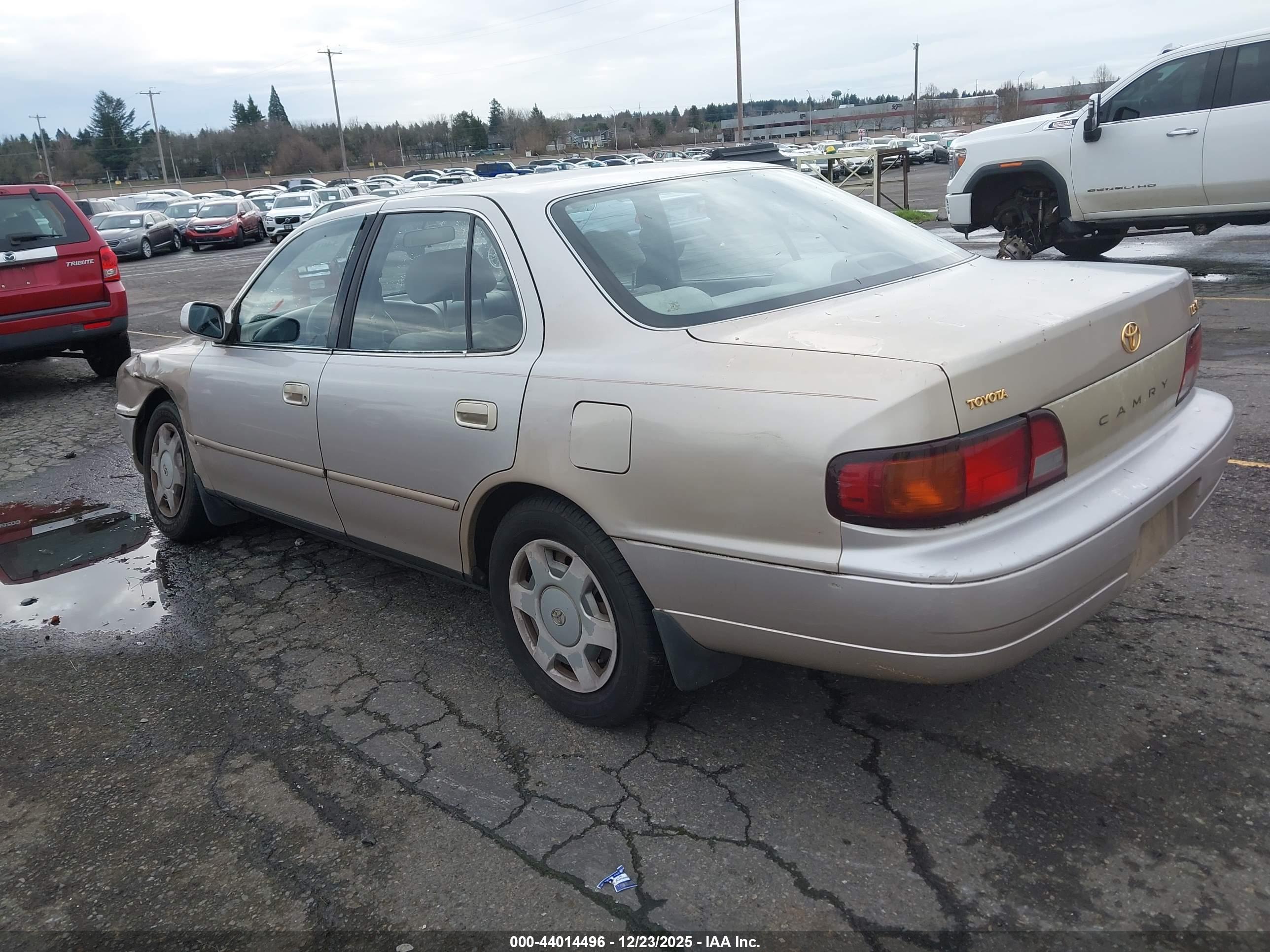 TOYOTA CAMRY image 3