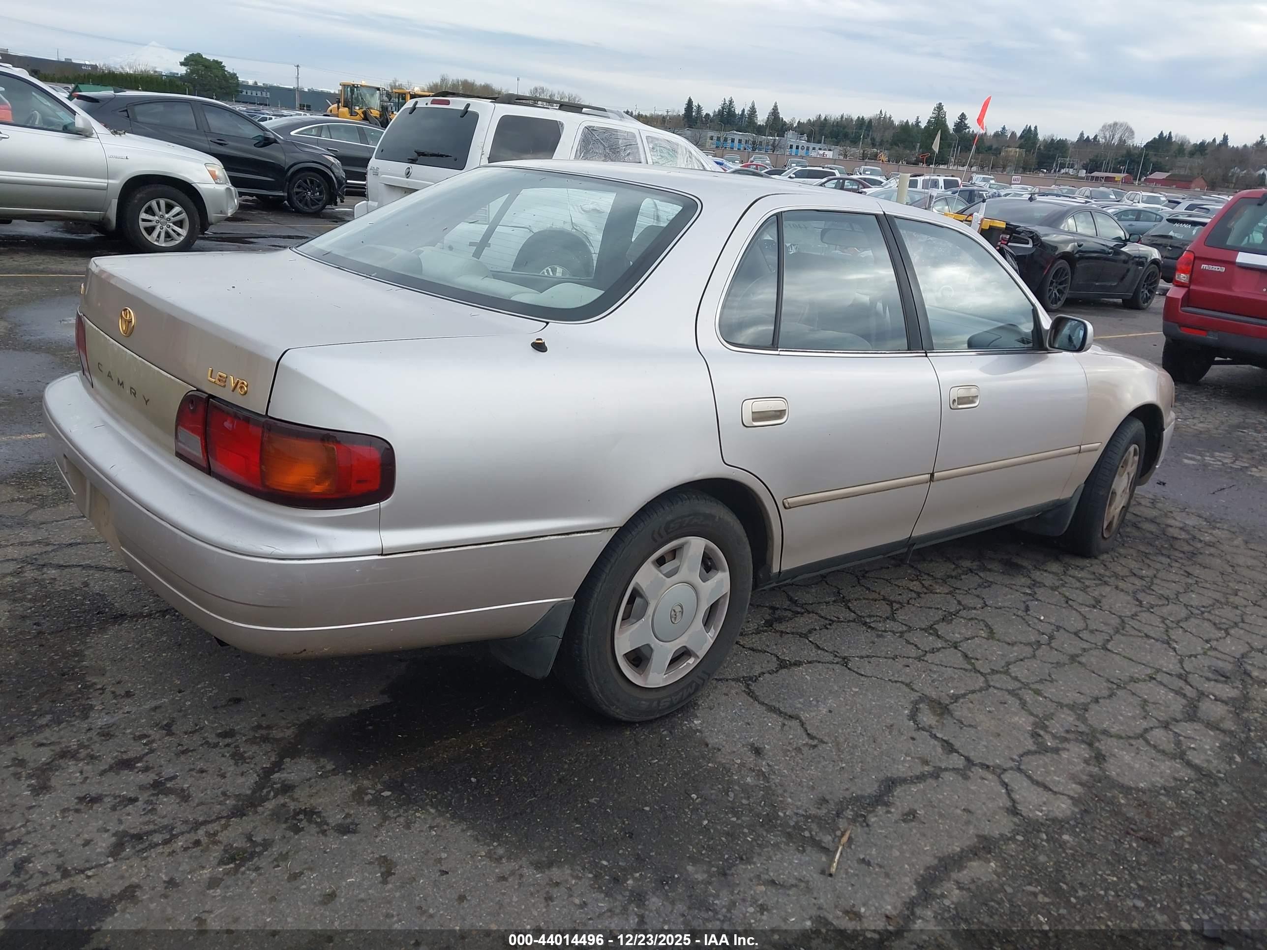 TOYOTA CAMRY image 4