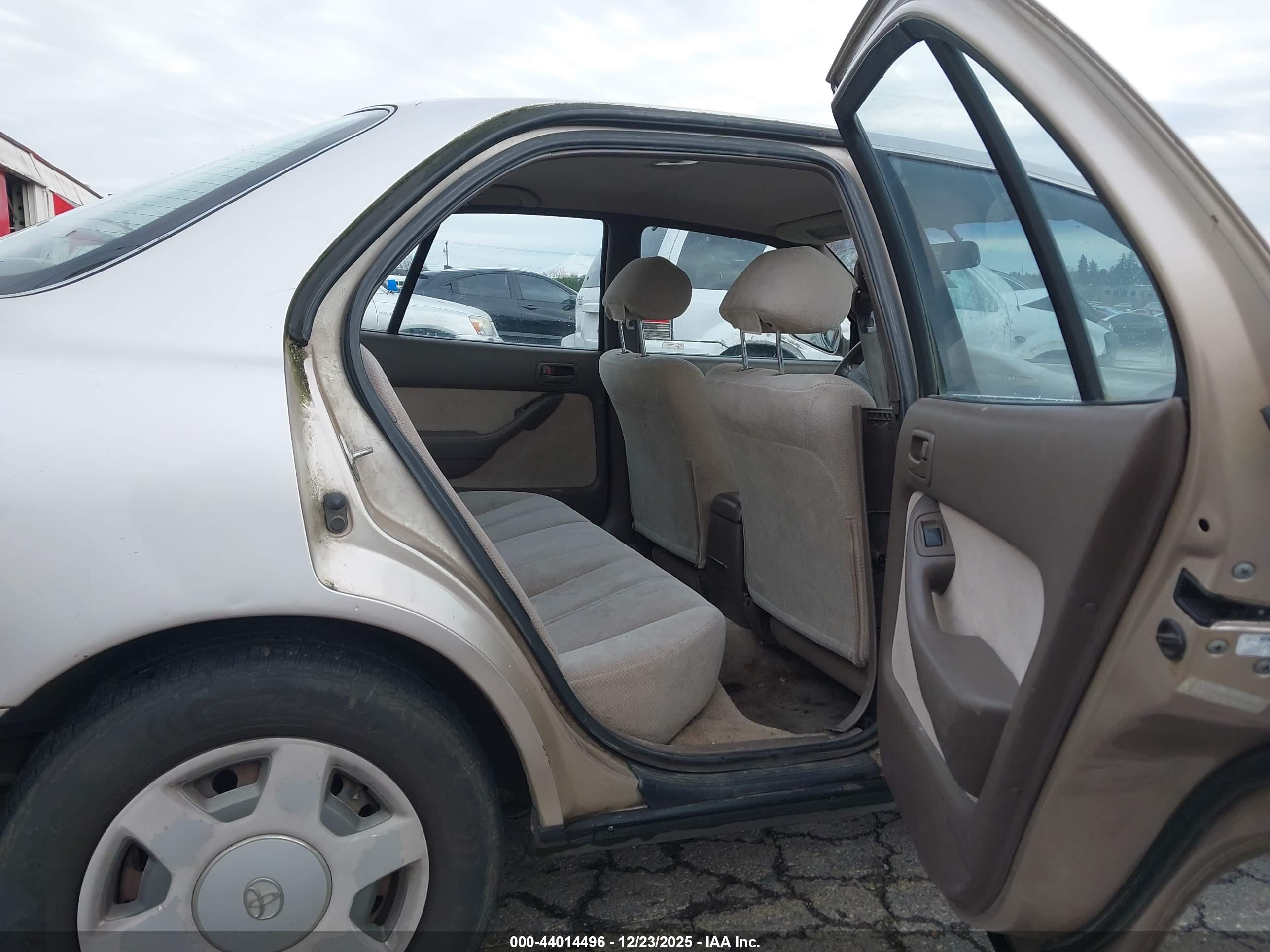 TOYOTA CAMRY image 8