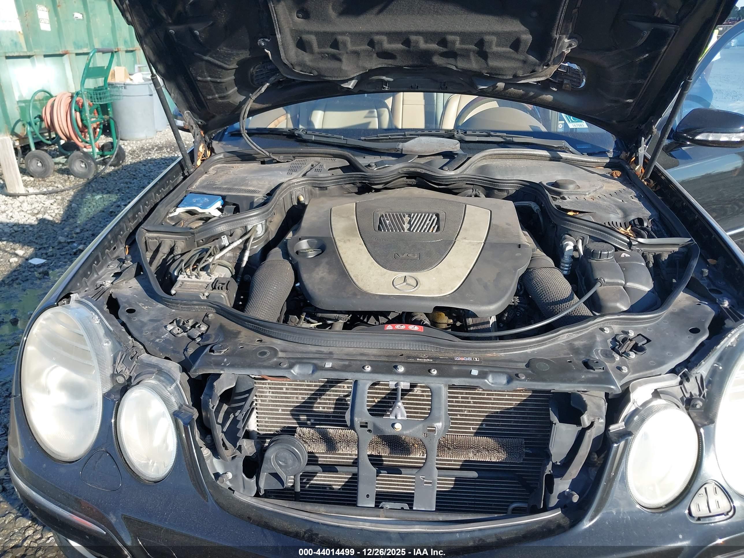 MERCEDES-BENZ E image 10
