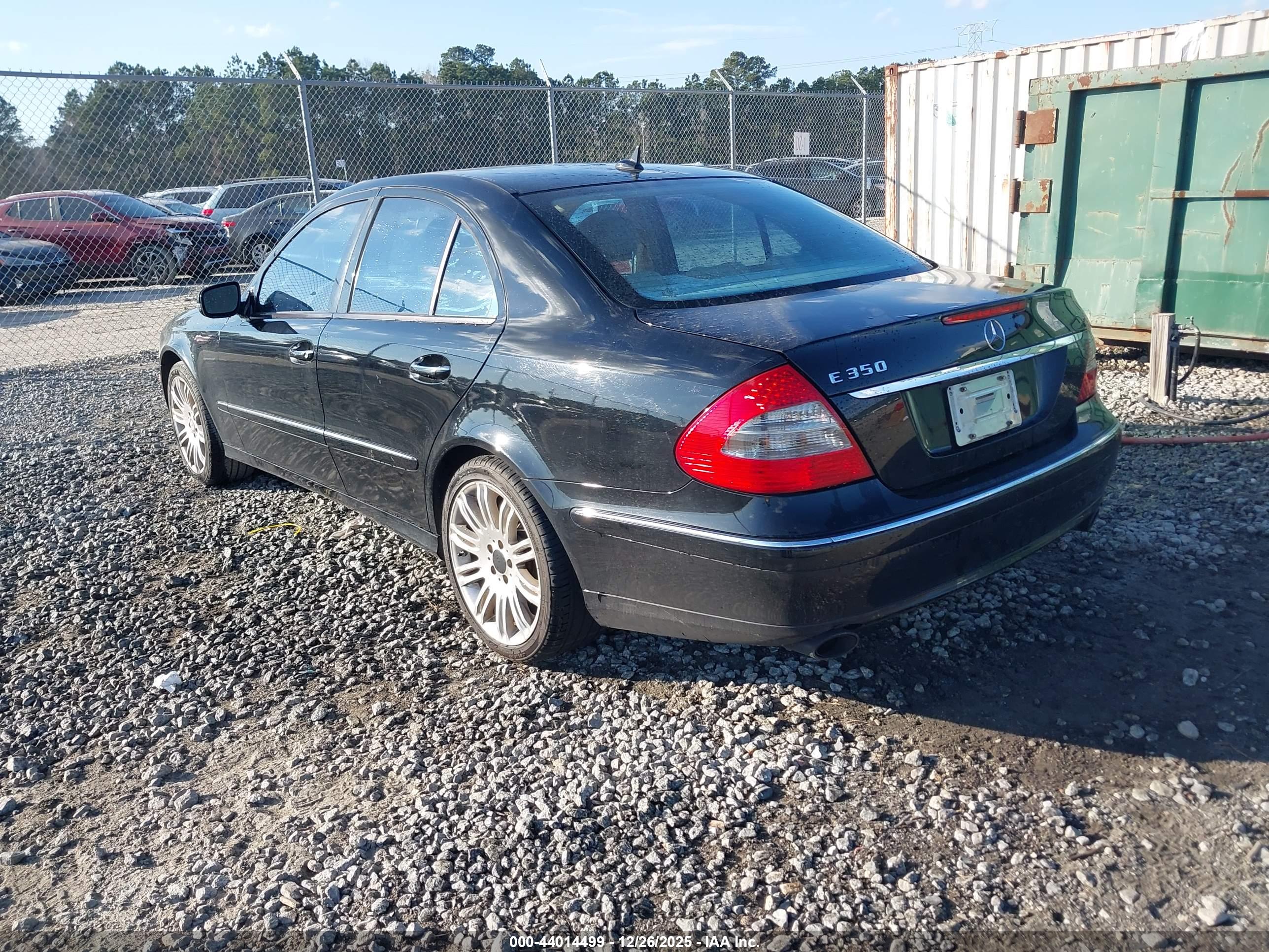 MERCEDES-BENZ E image 3