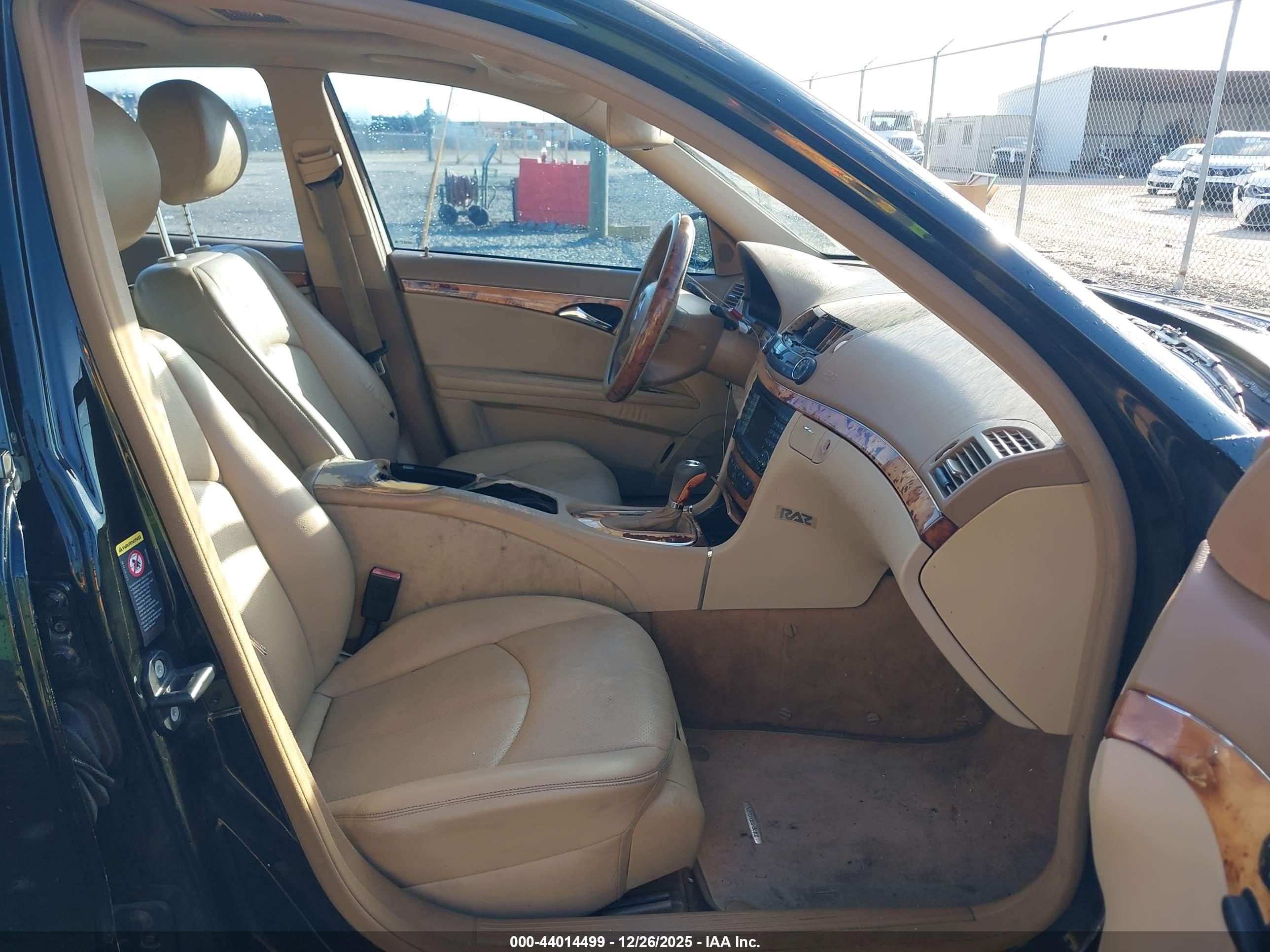 MERCEDES-BENZ E image 5