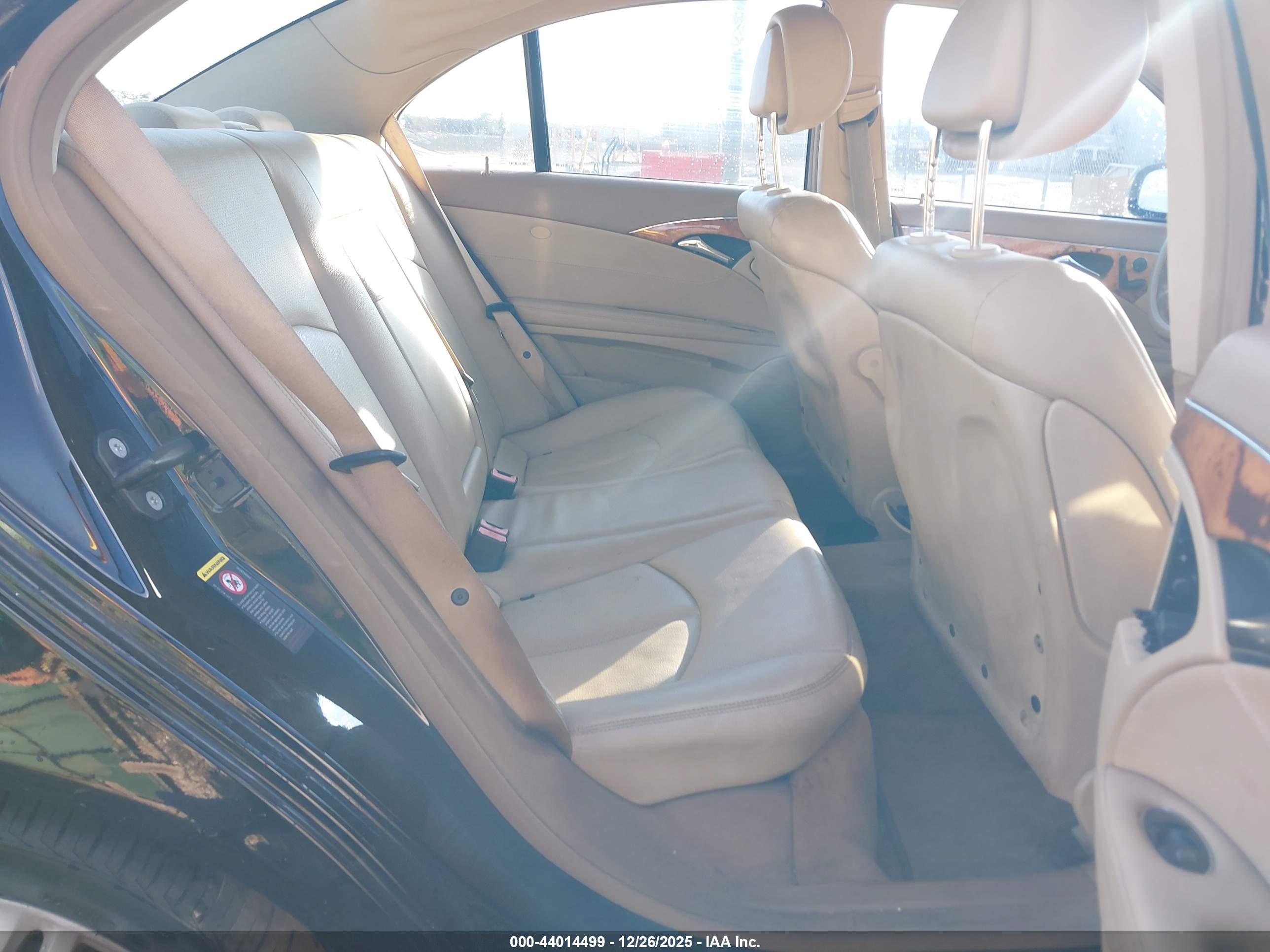 MERCEDES-BENZ E image 8