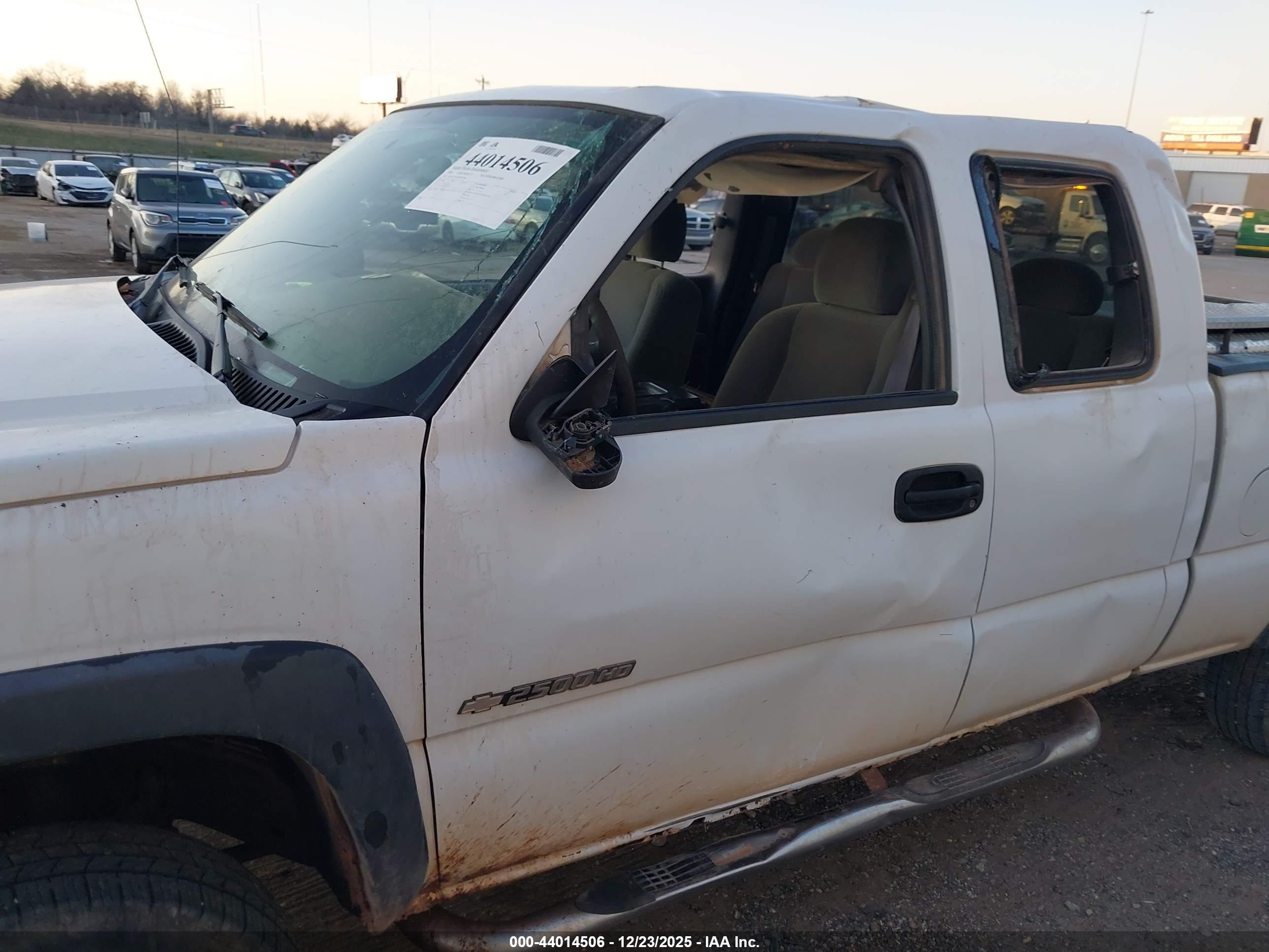 CHEVROLET SILVERADO image 6