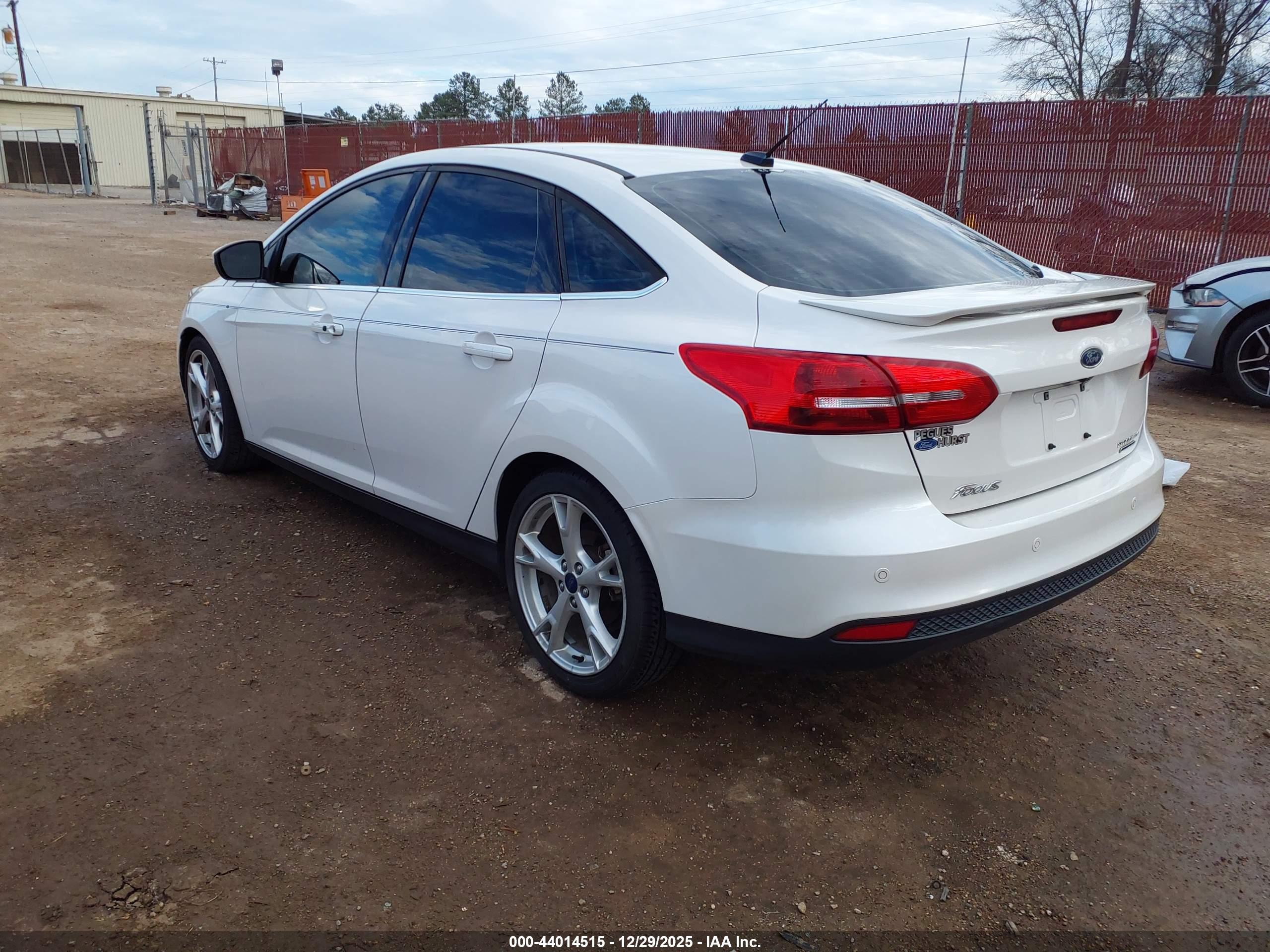 FORD FOCUS image 3