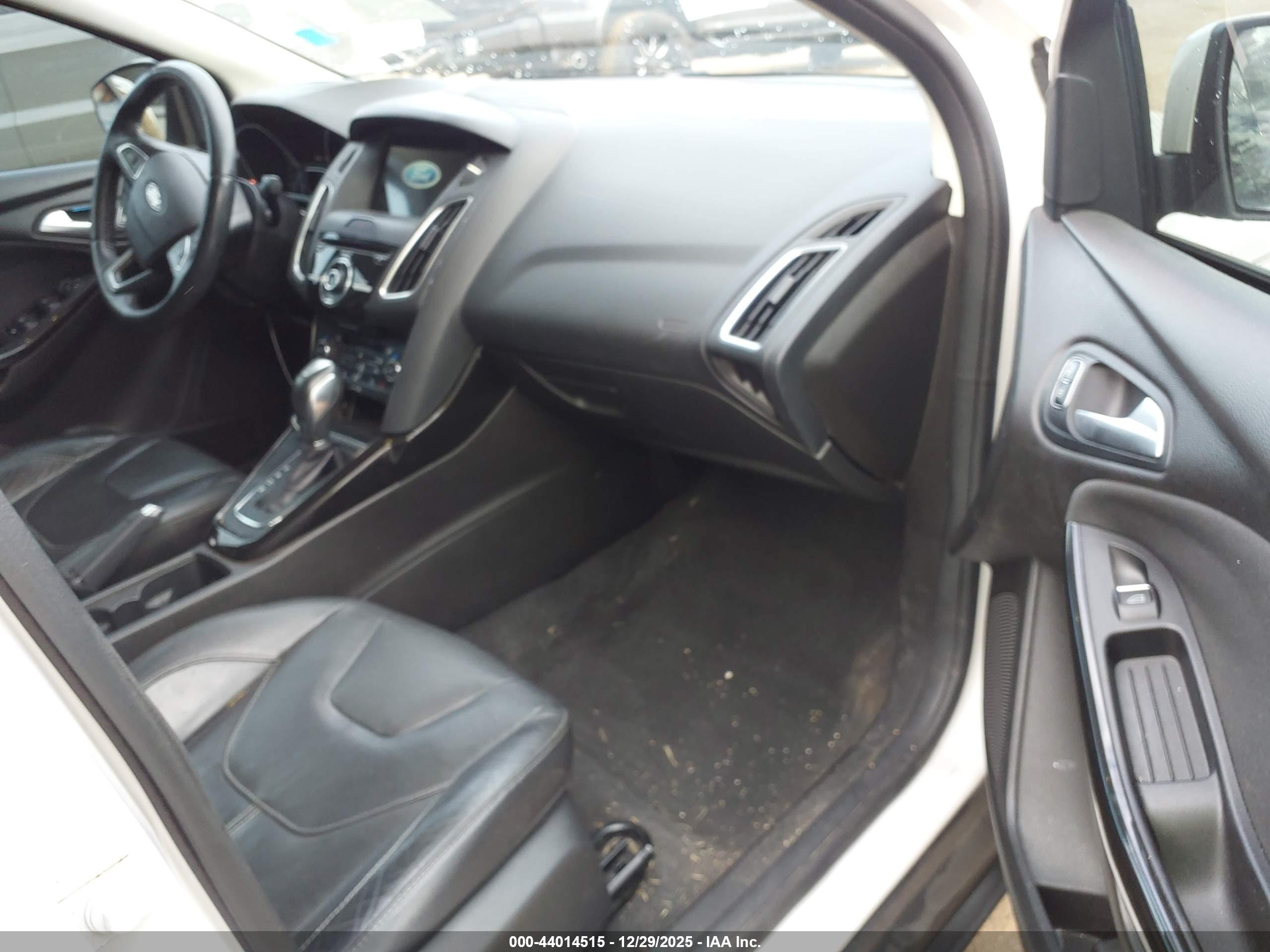 FORD FOCUS image 5