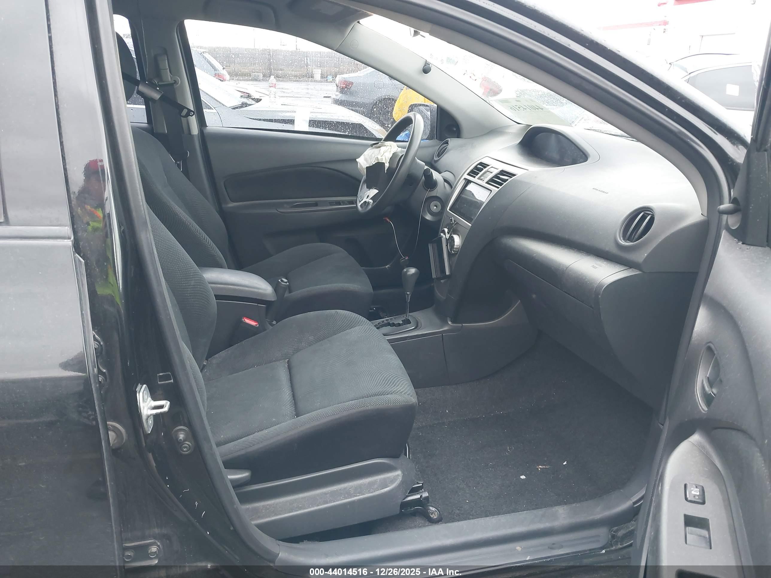 TOYOTA YARIS image 5