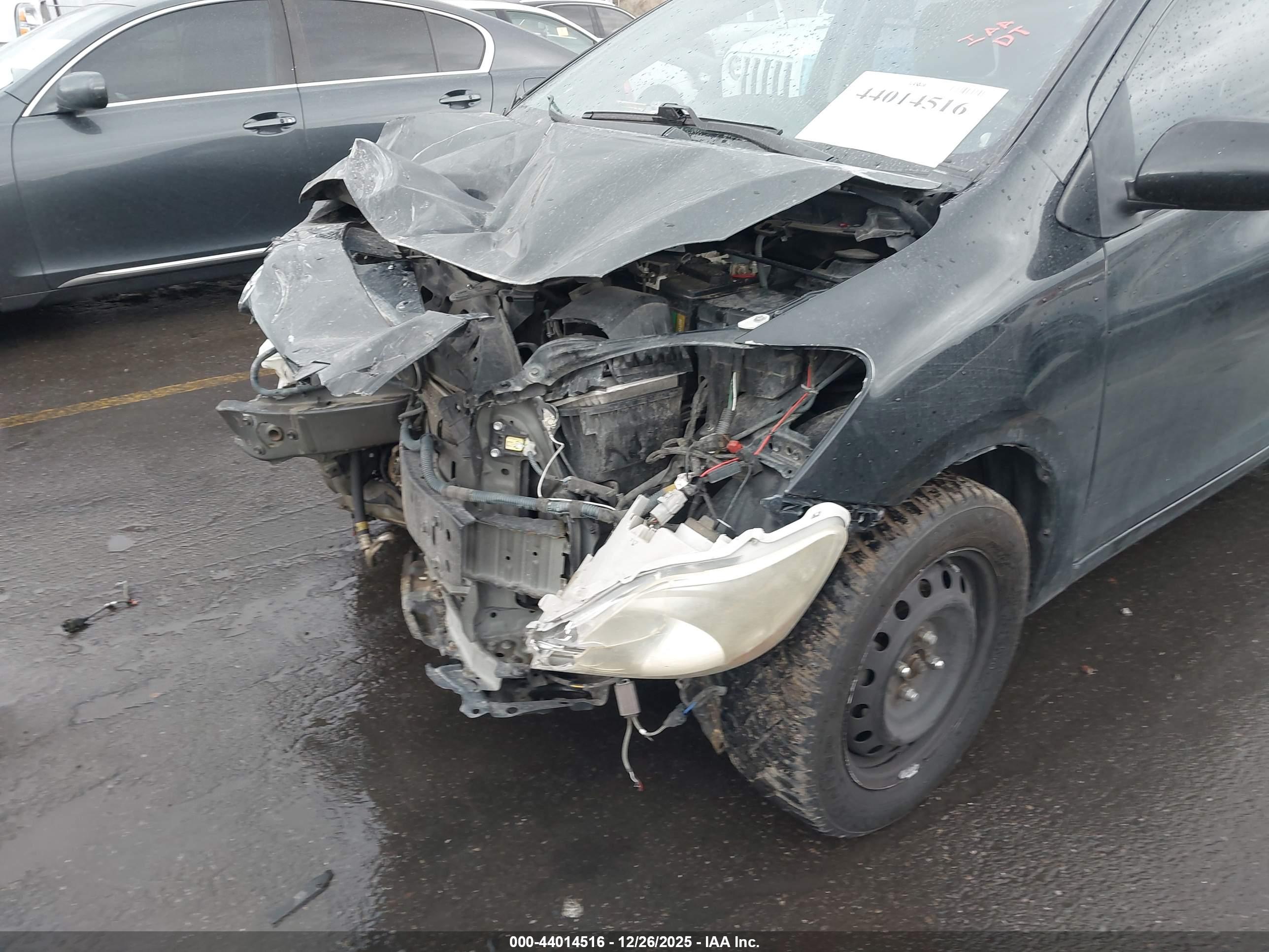 TOYOTA YARIS image 6