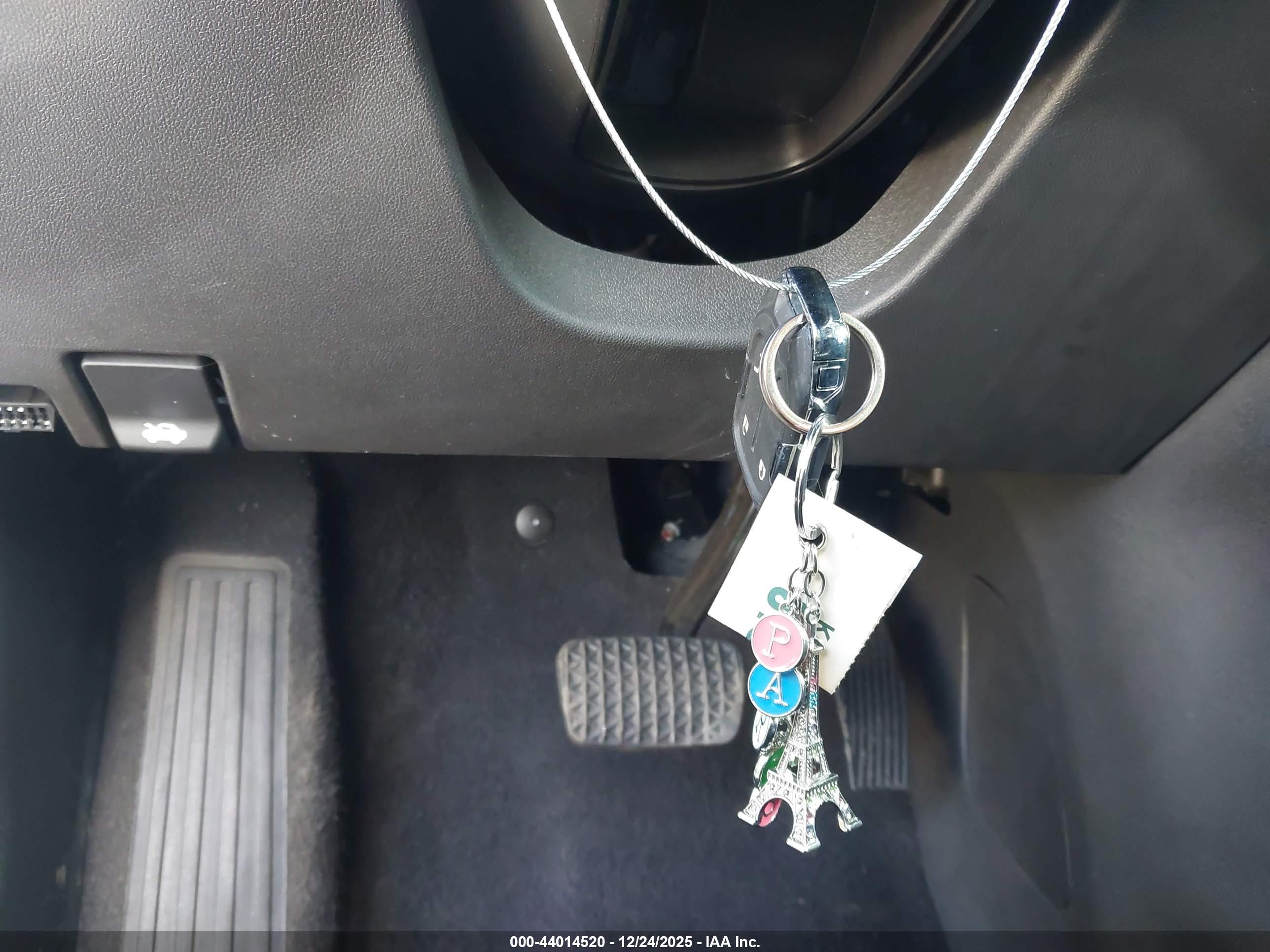 GMC TERRAIN image 11