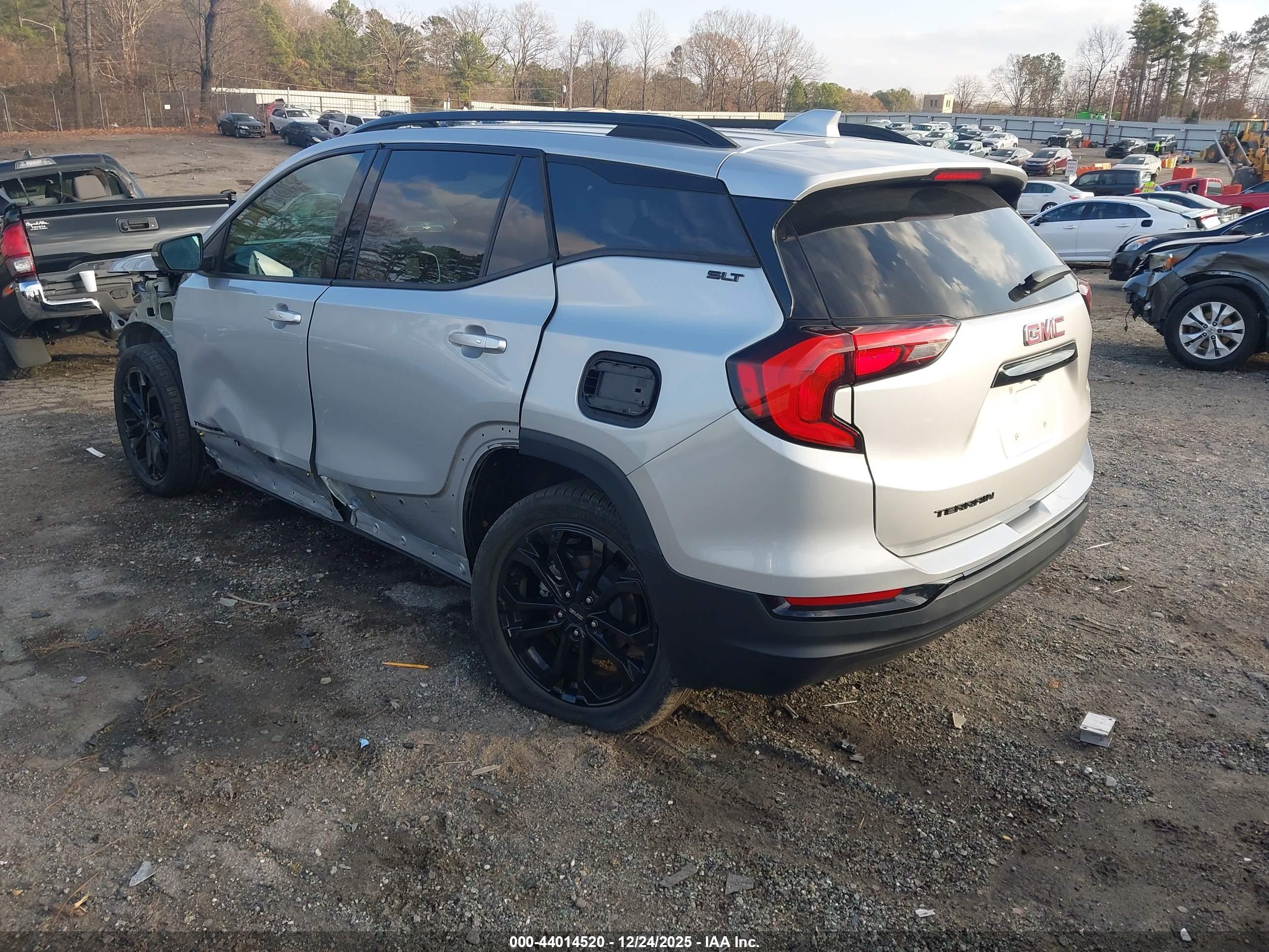 GMC TERRAIN image 3