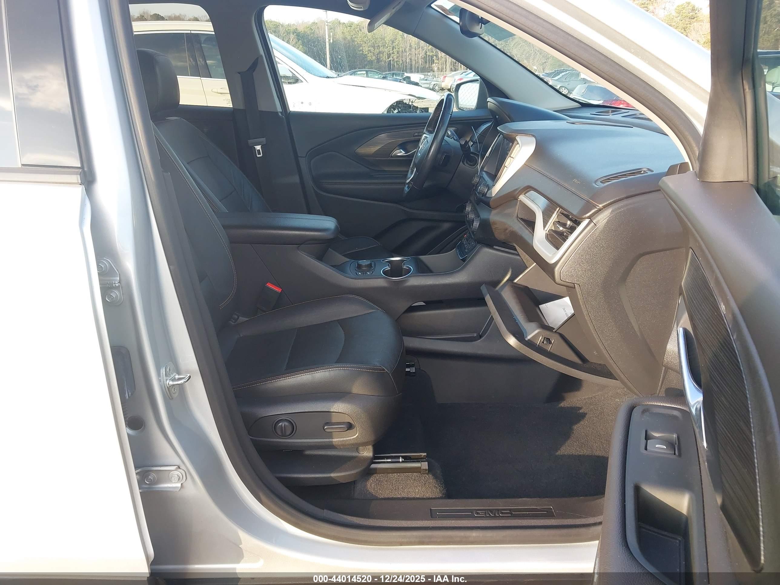 GMC TERRAIN image 5