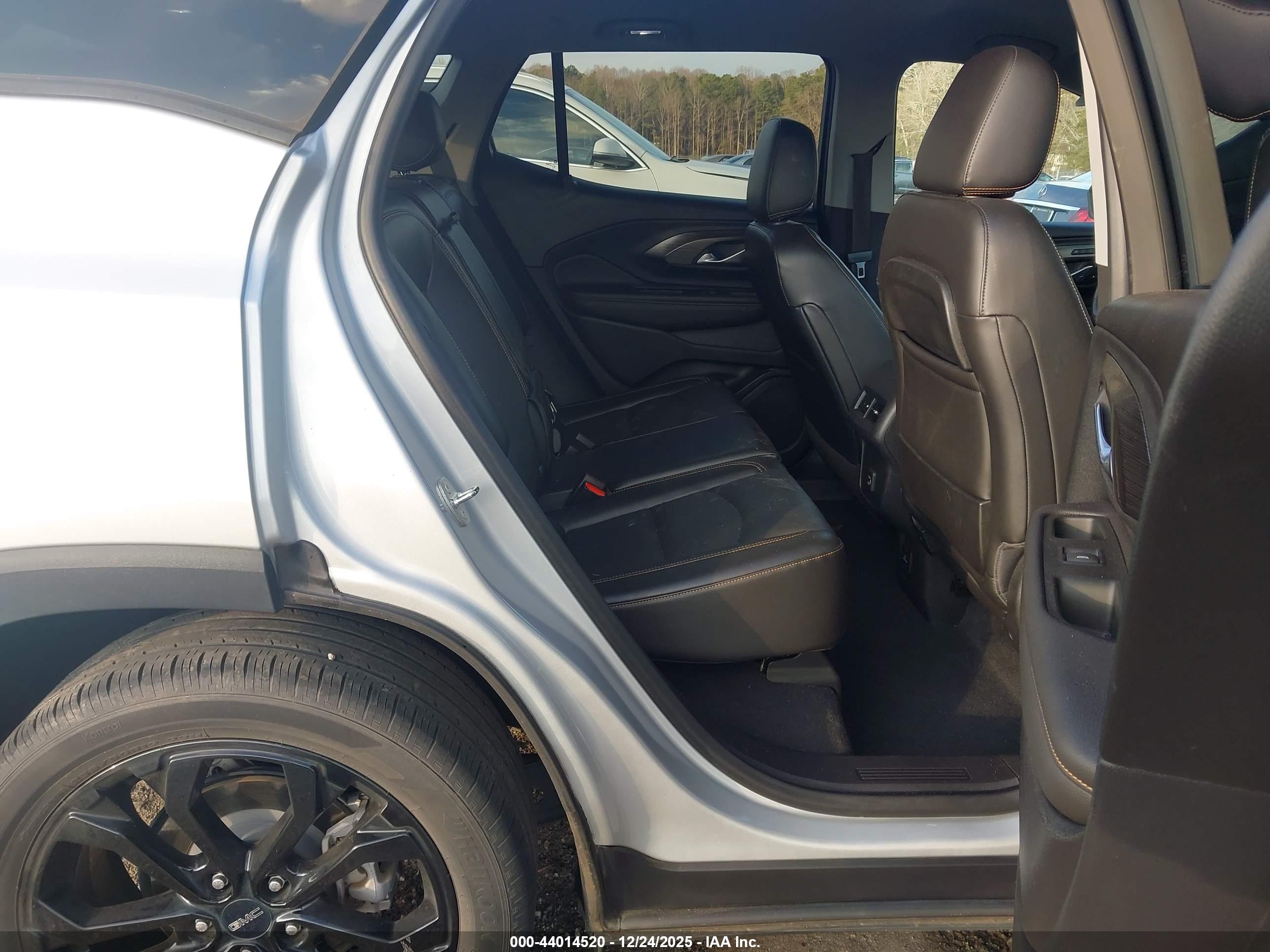 GMC TERRAIN image 8