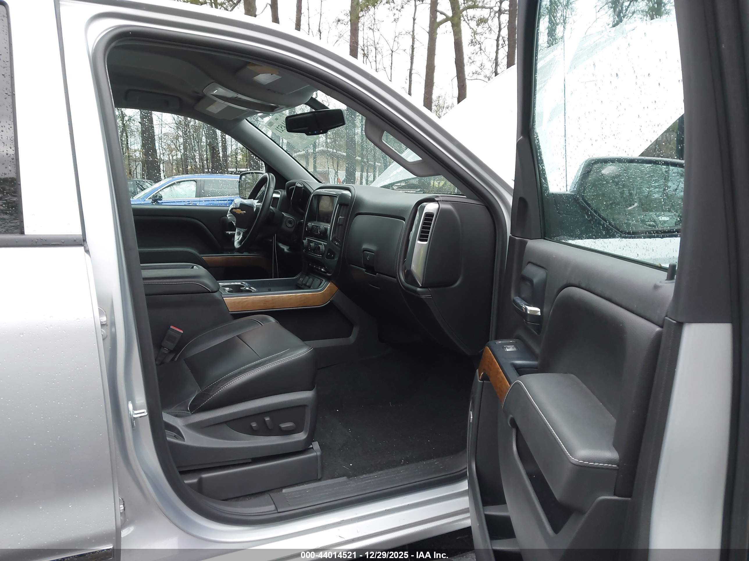 CHEVROLET SILVERADO image 5