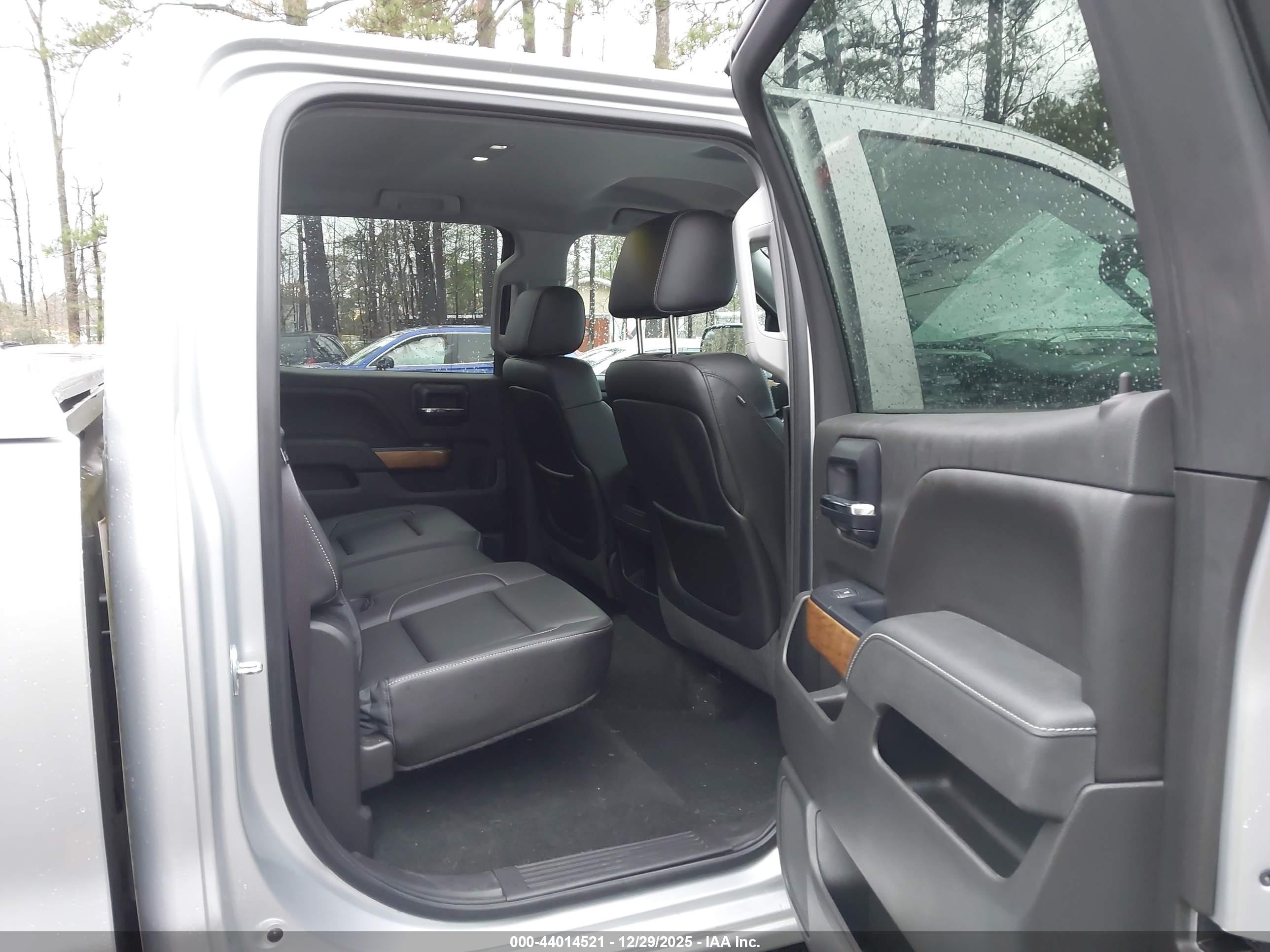 CHEVROLET SILVERADO image 8