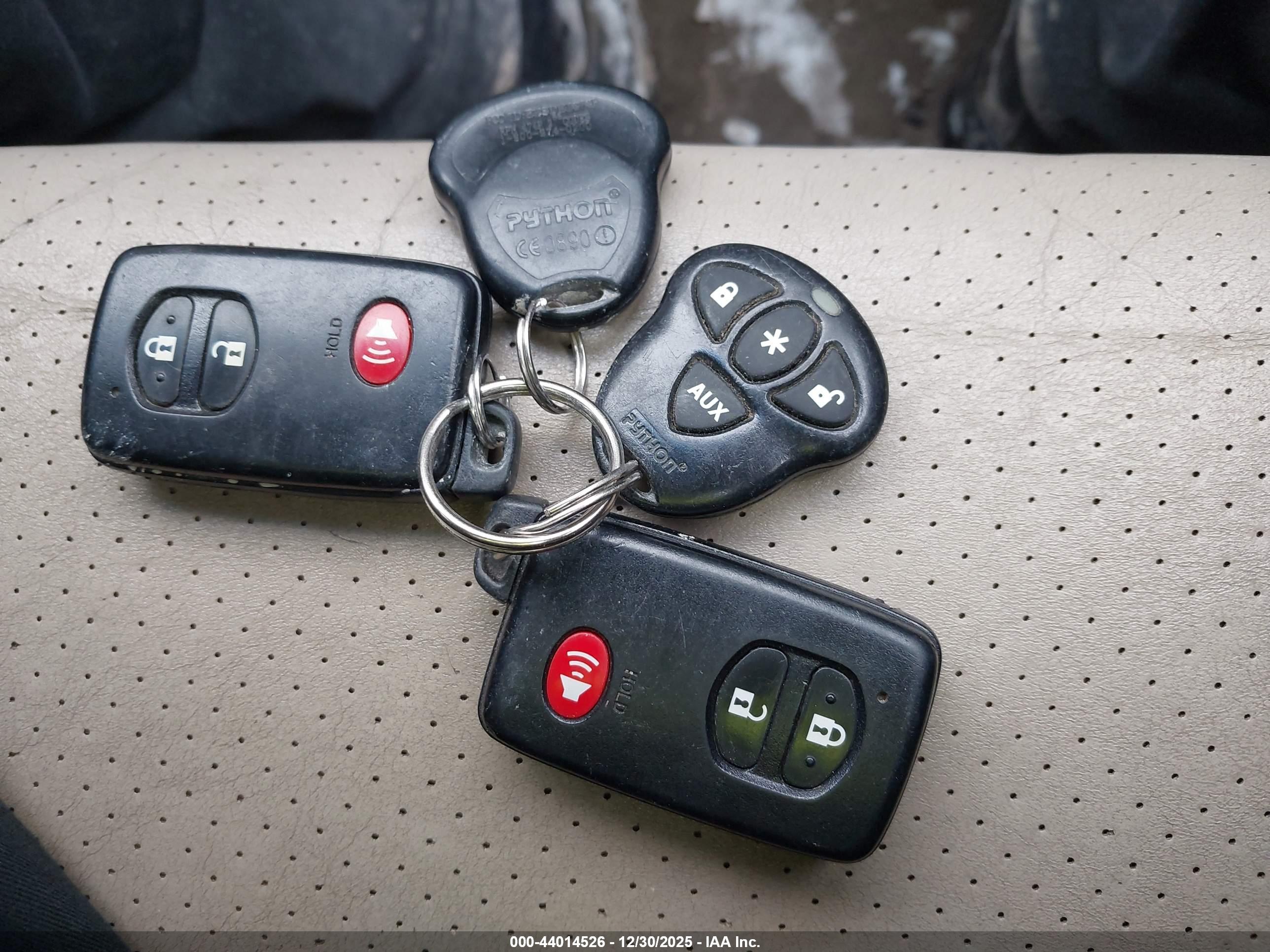 TOYOTA RAV4 image 11