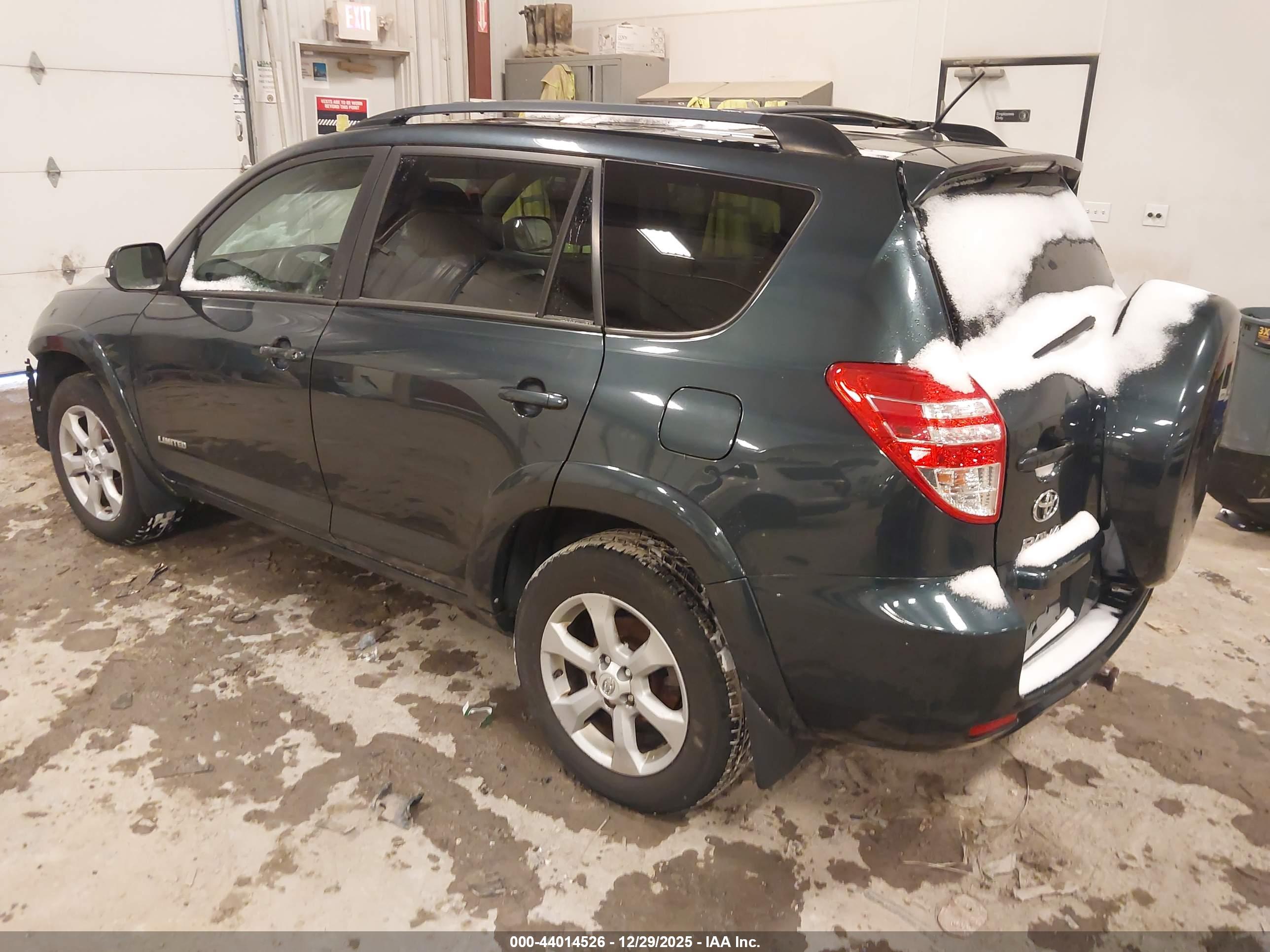 TOYOTA RAV4 image 3
