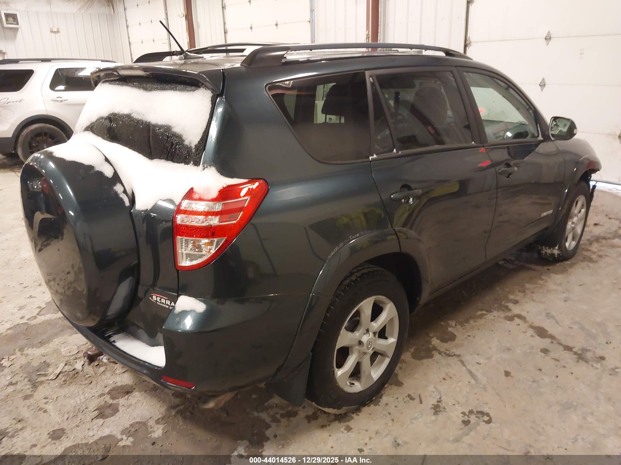 TOYOTA RAV4 image 4