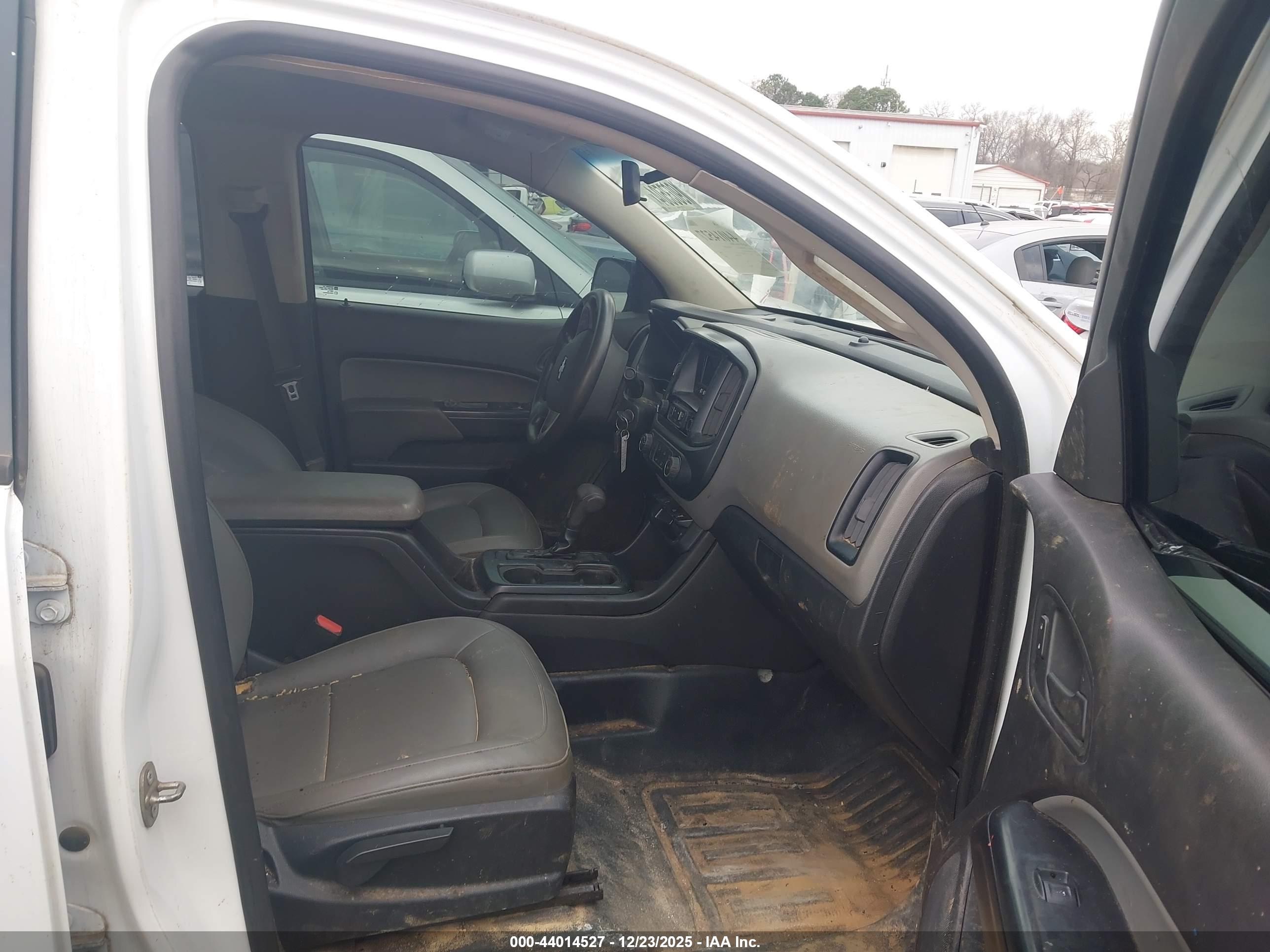 CHEVROLET COLORADO image 5